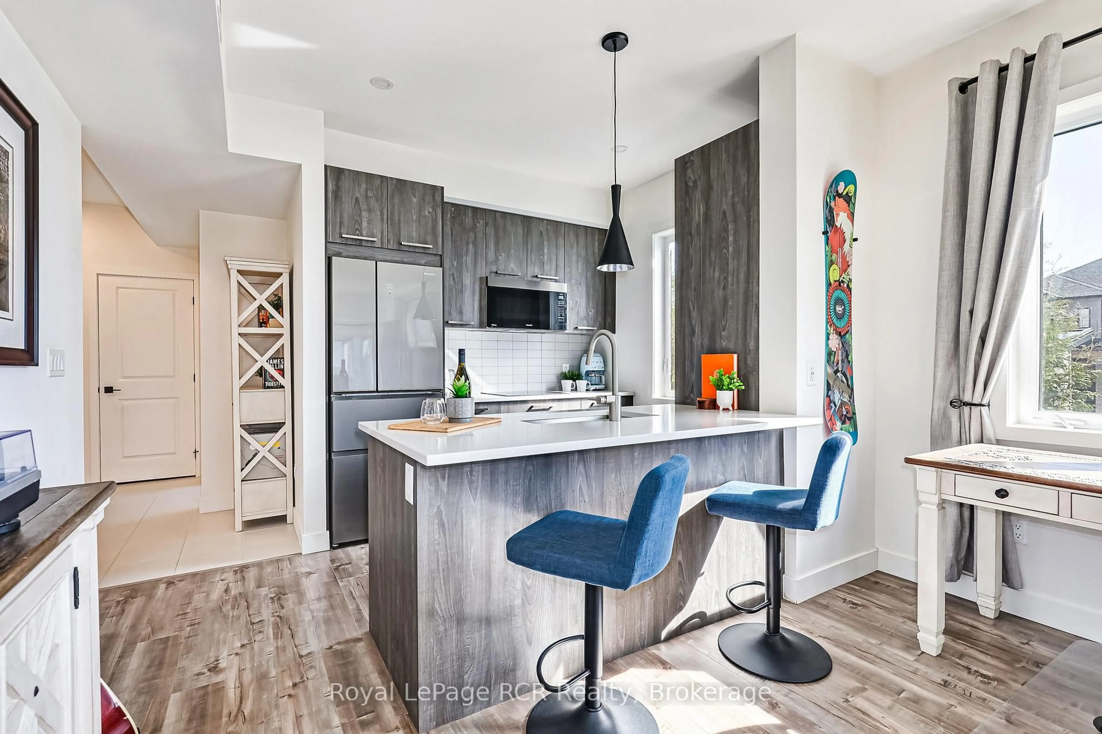 Contemporary kitchen, unknown for 11 Beckwith Lane #102, Blue Mountains Ontario L9Y 0C7