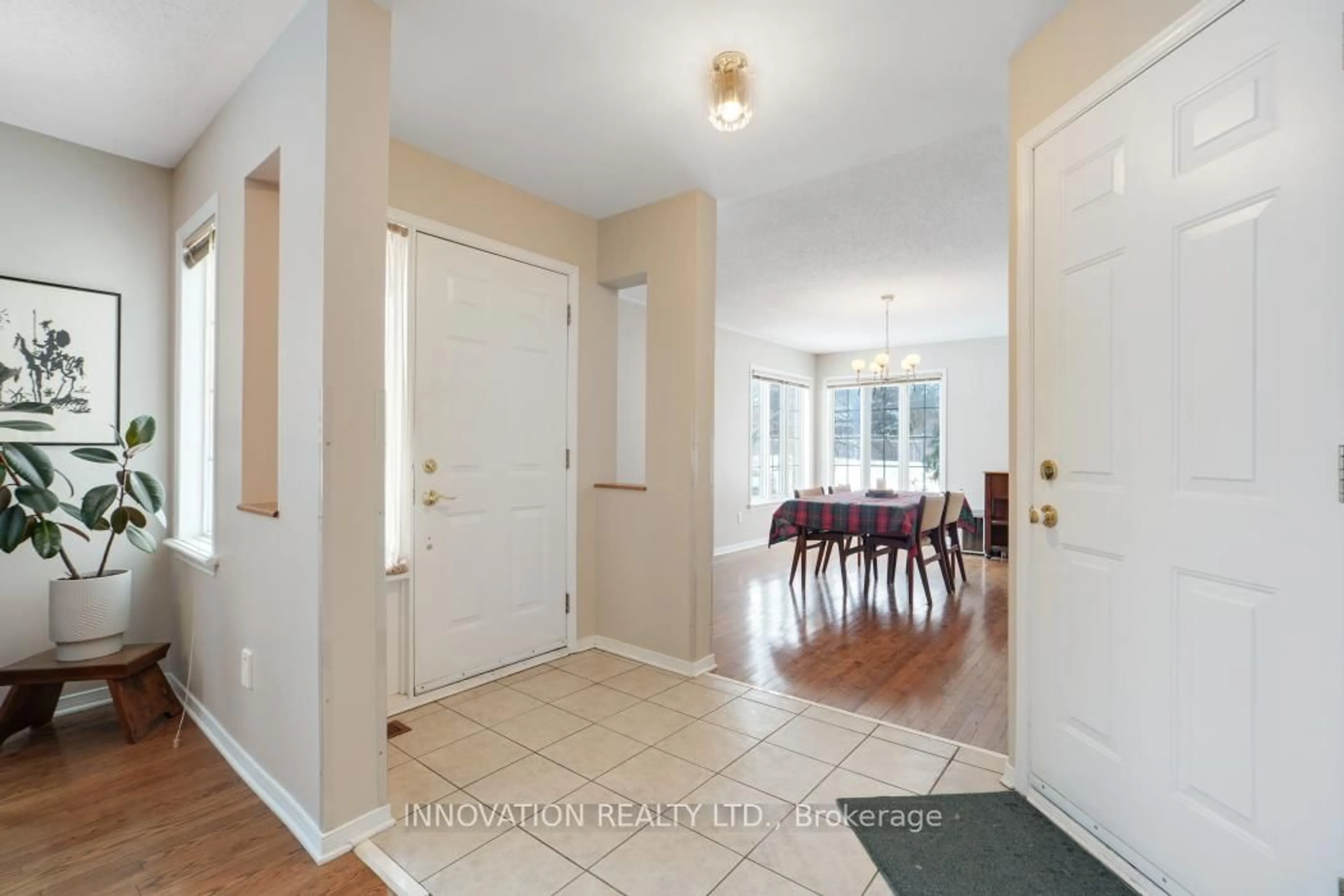 Indoor entryway for 1500 Ambassador Ave, Ottawa Ontario K1J 1G5