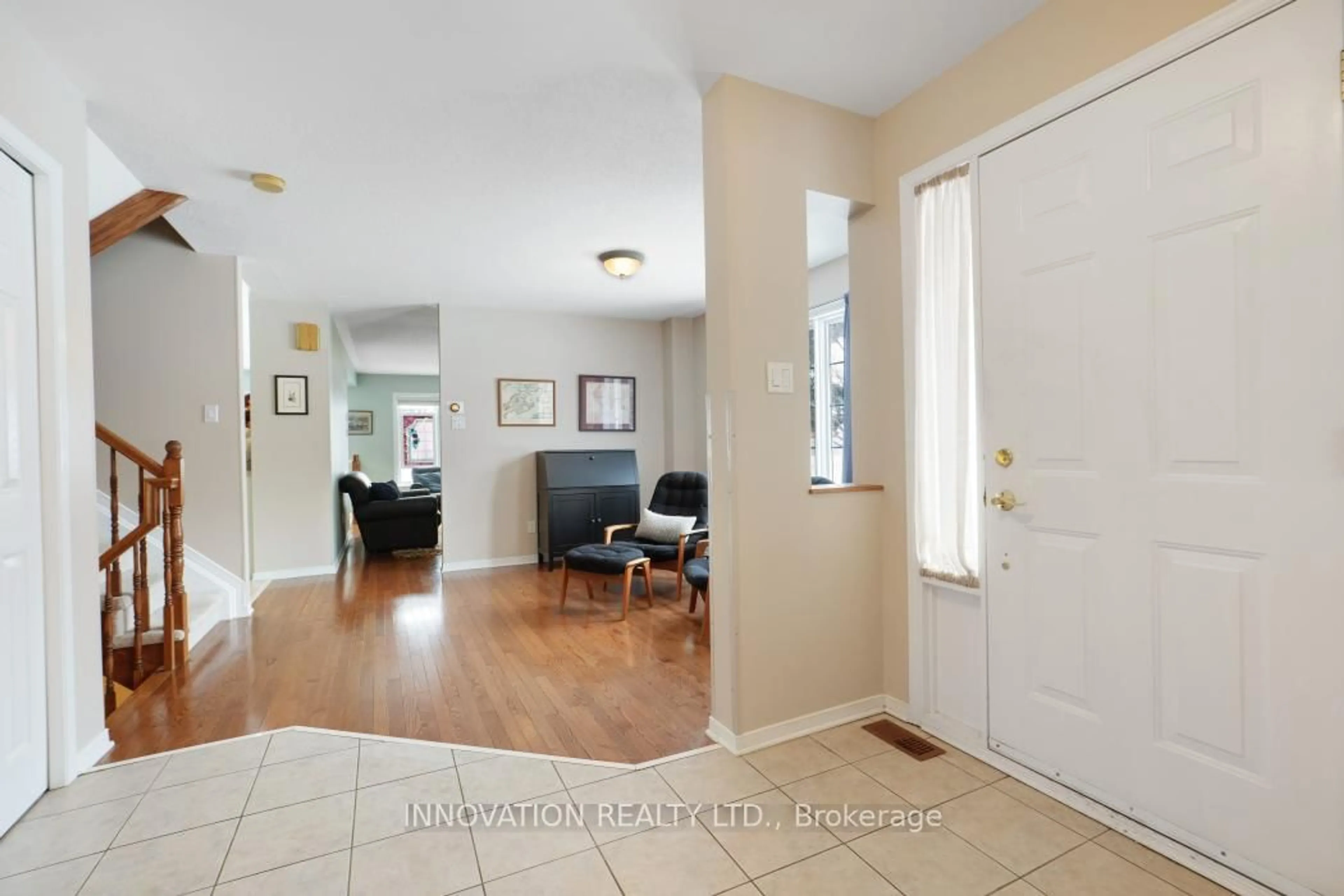 Indoor entryway for 1500 Ambassador Ave, Ottawa Ontario K1J 1G5