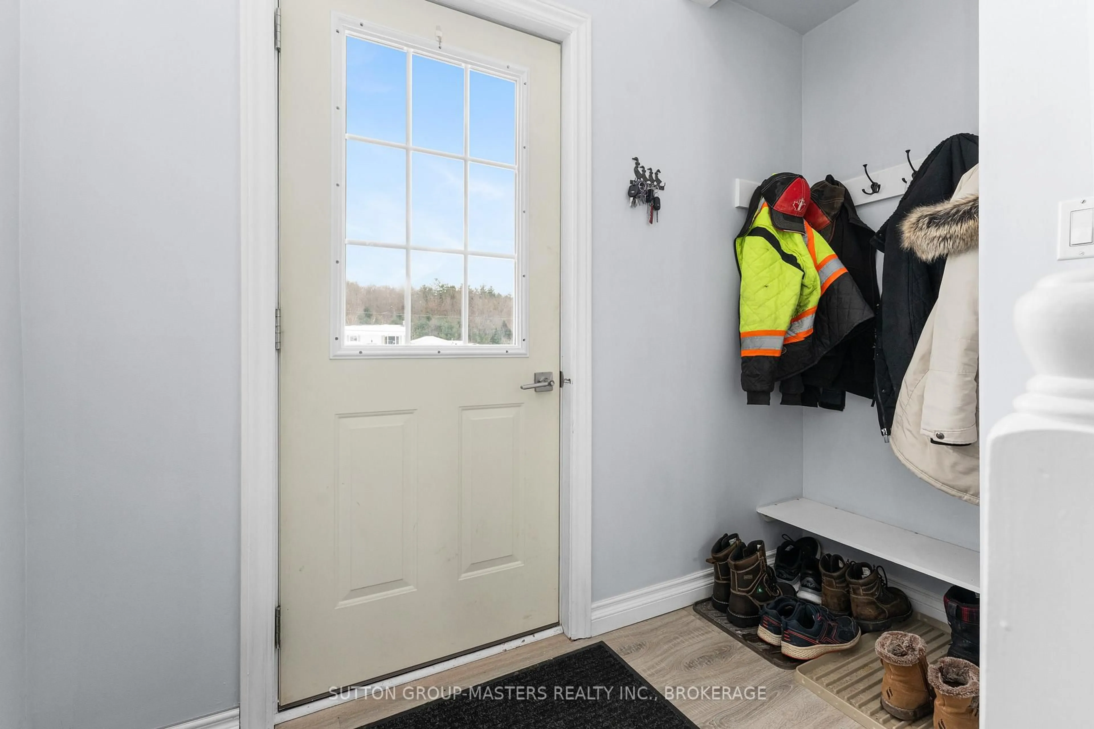 Indoor entryway for 3224 Campbell Rd, Harrowsmith Ontario K0H 1V0