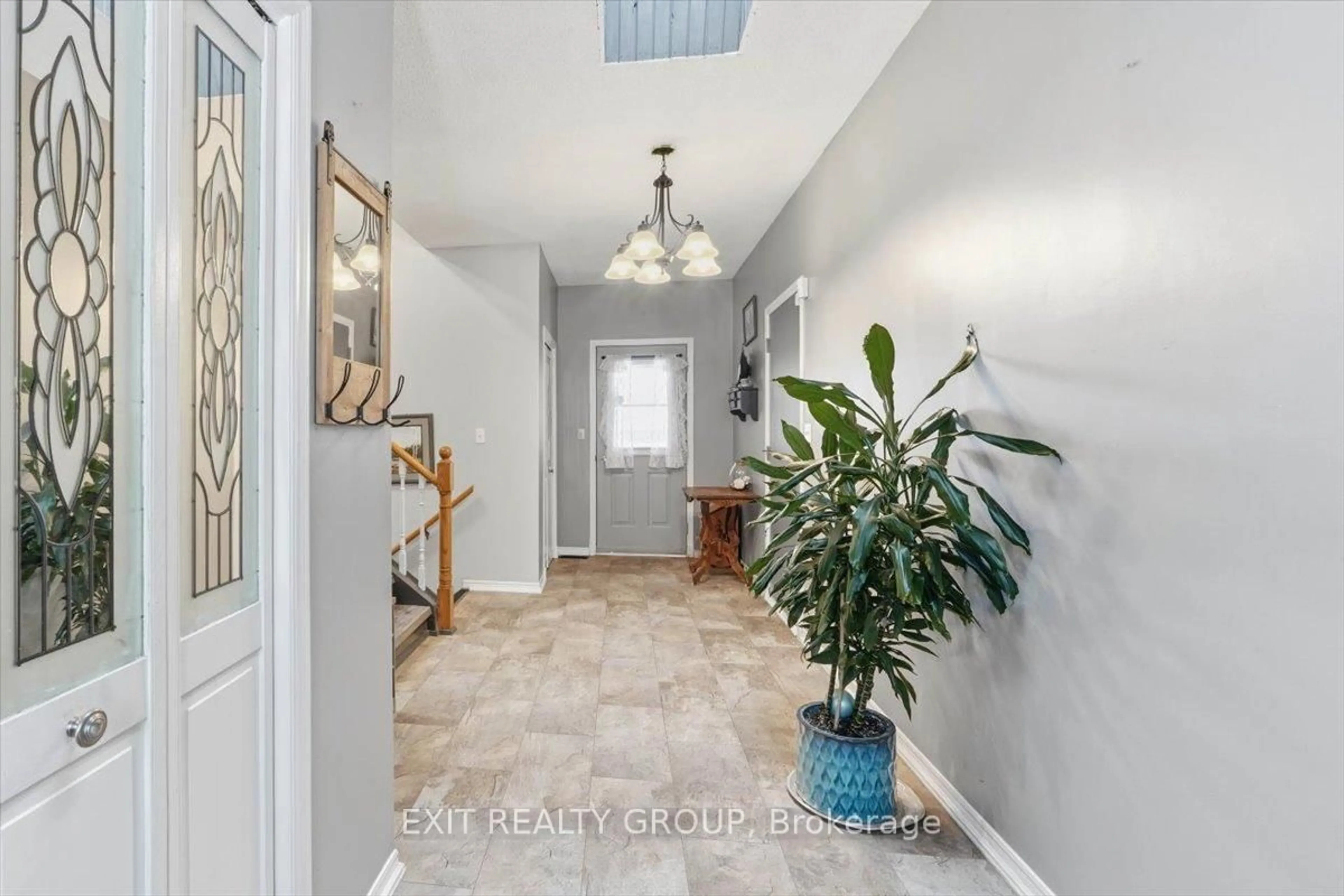 Indoor entryway for 2433 Highway 62, Prince Edward County Ontario K0K 1G0