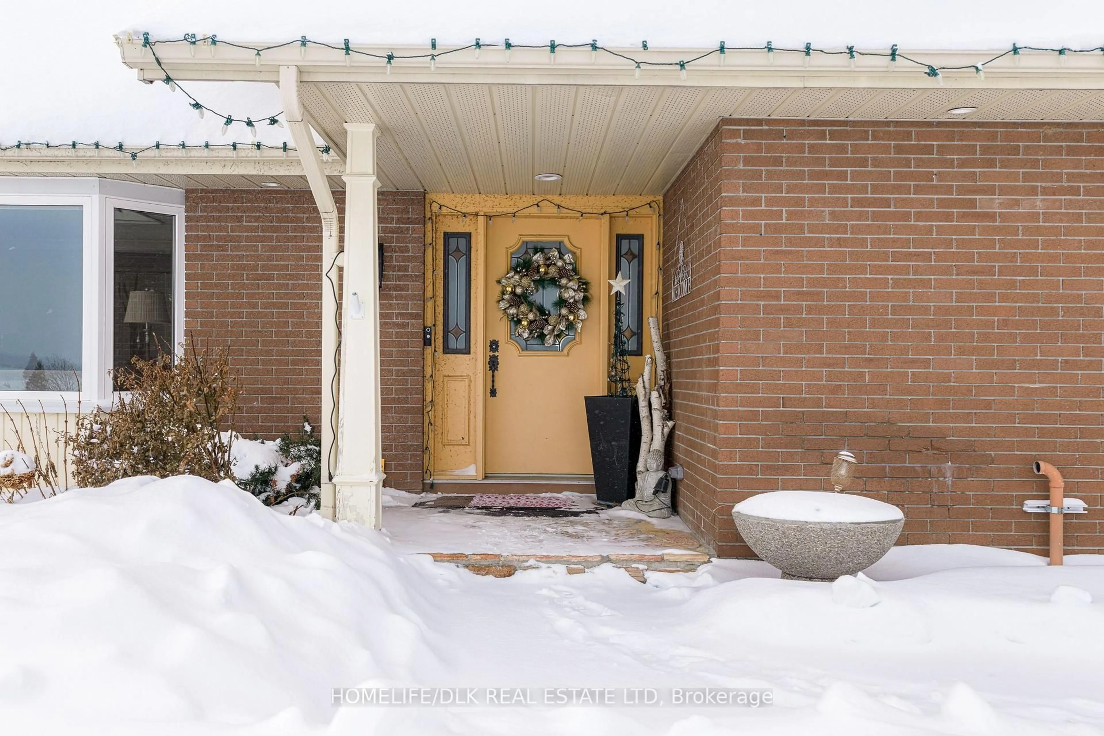 Indoor entryway for 1102 Burnside Dr, Augusta Ontario K6V 5T1