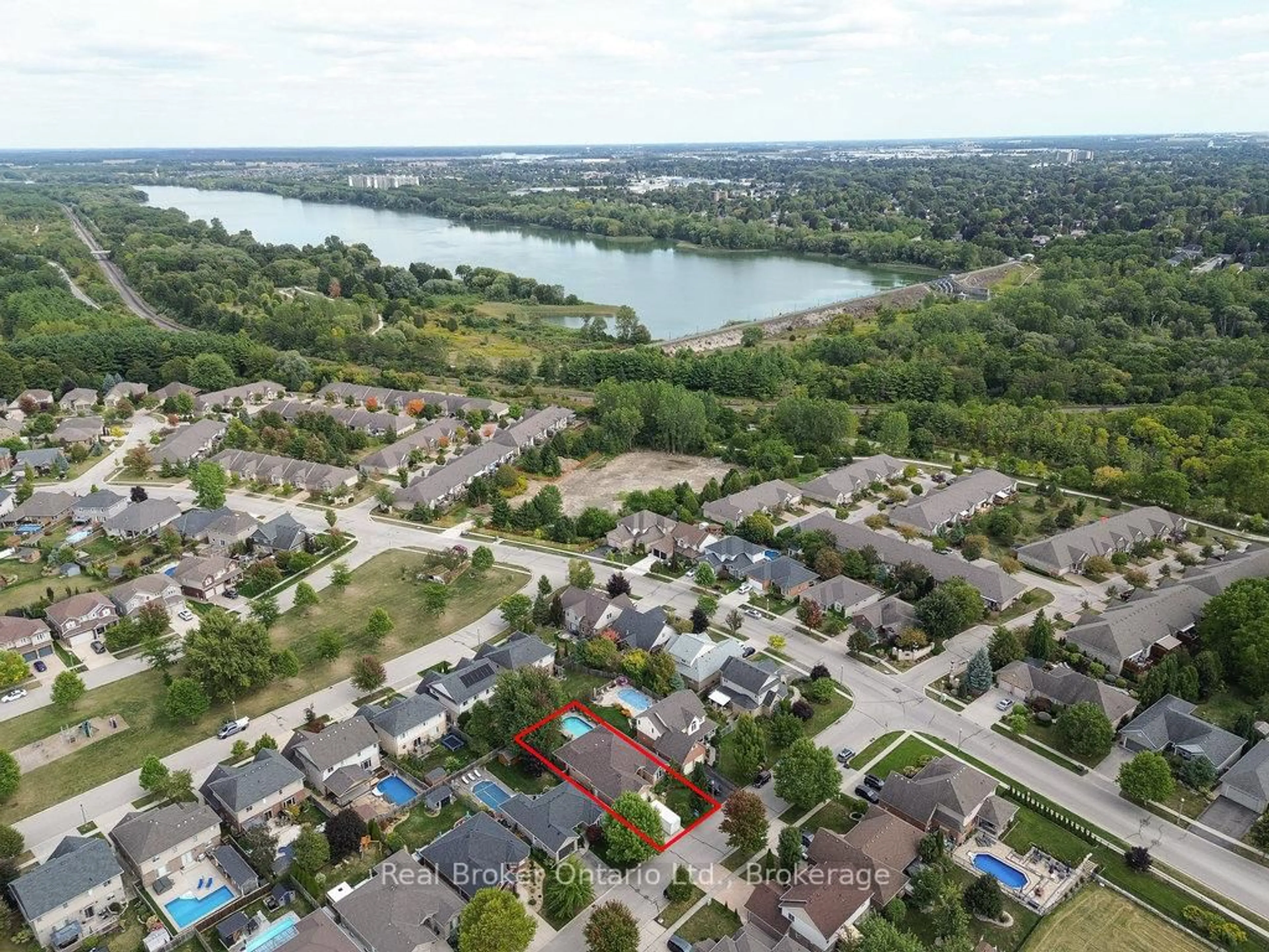 A pic from outside/outdoor area/front of a property/back of a property/a pic from drone, water/lake/river/ocean view for 504 Crestwood Crt, Woodstock Ontario N4T 1V3