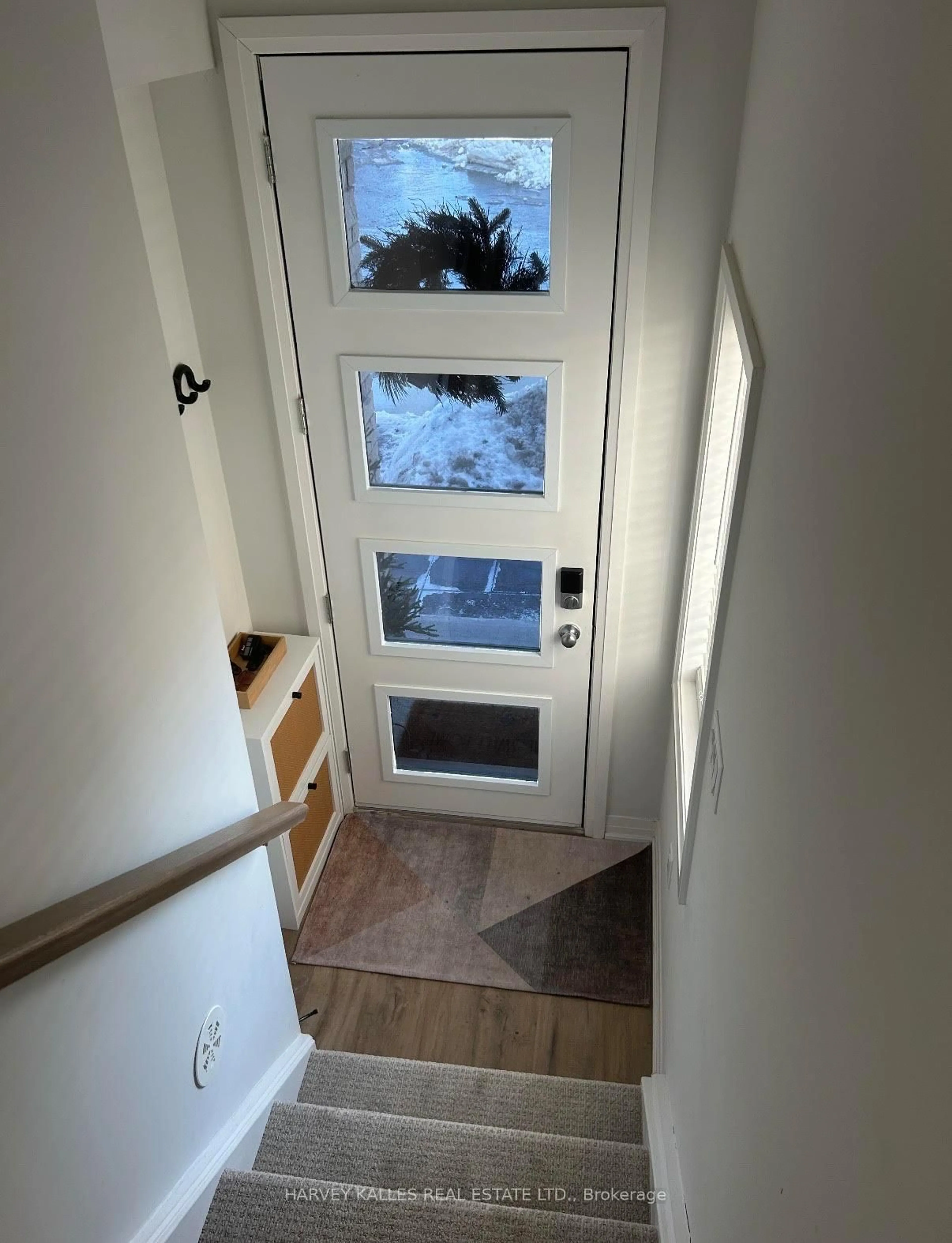 Indoor entryway for 155 Equestrian Way #99, Cambridge Ontario N3E 0E8