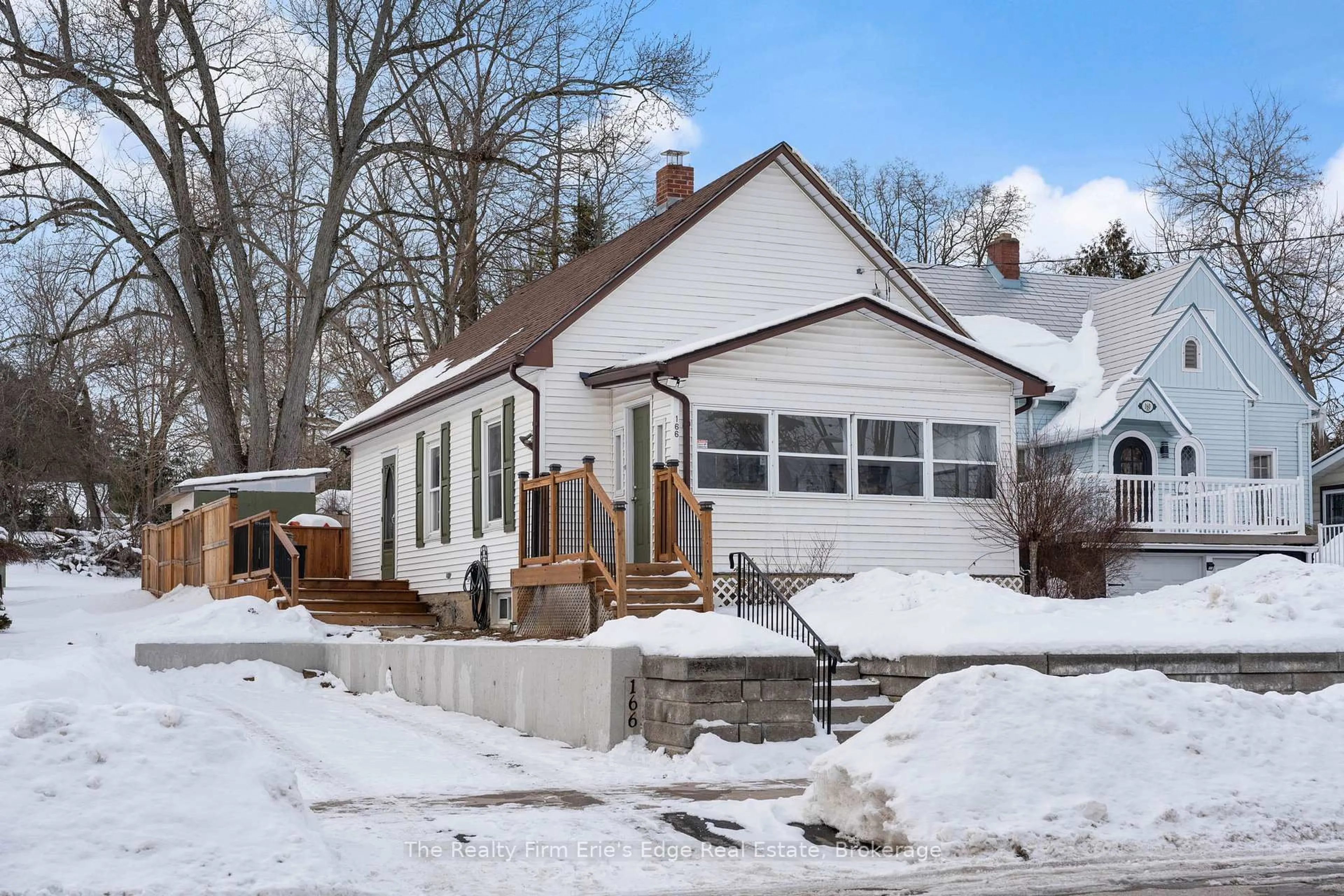 Unknown for 166 Queen St, Norfolk Ontario N3Y 3C6