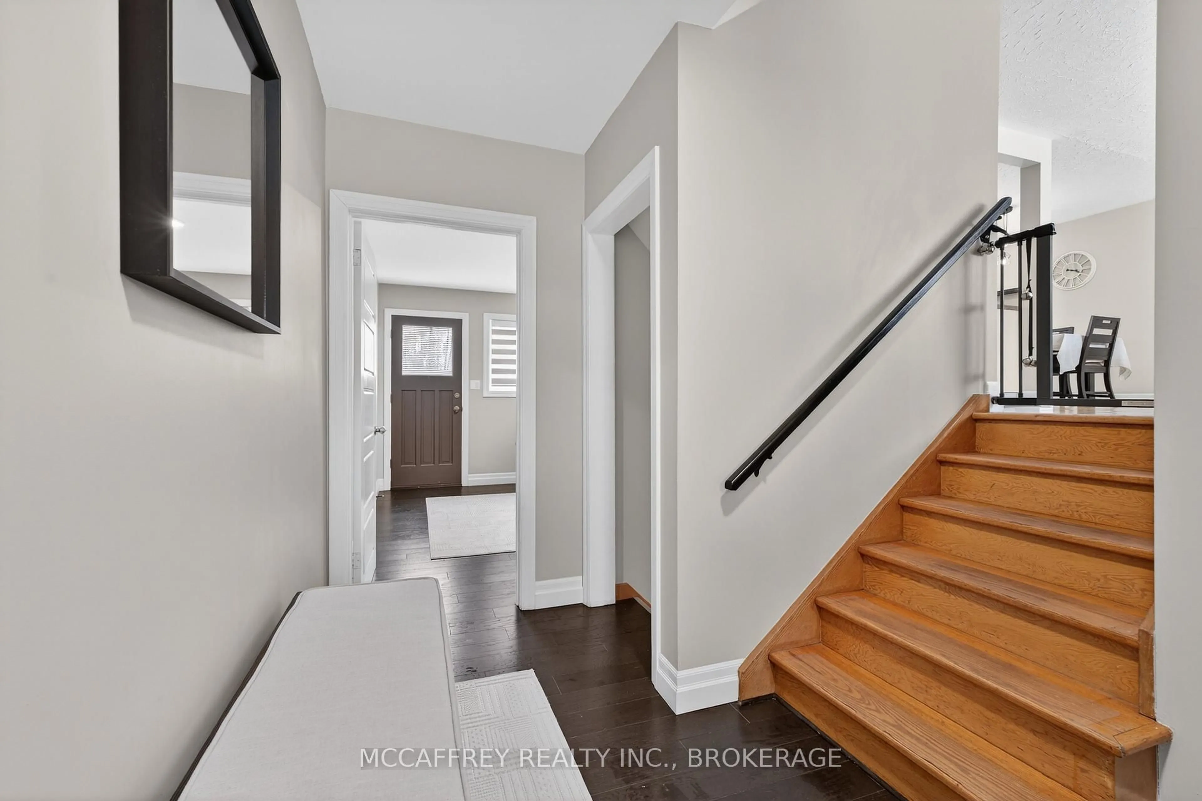 Indoor entryway for 31 Meadowvale Ave, Belleville Ontario K8N 4N7
