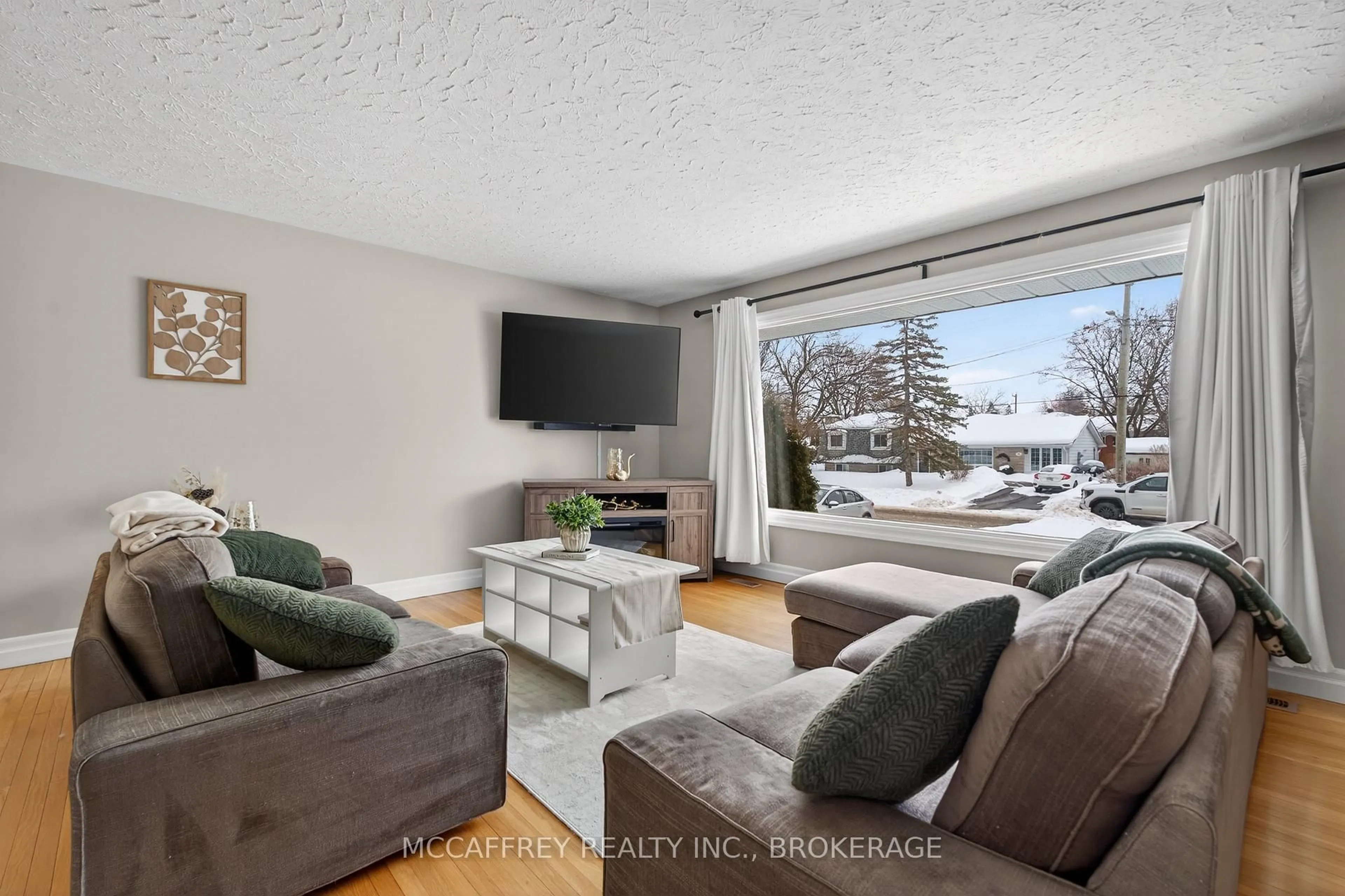 Living room with furniture, unknown for 31 Meadowvale Ave, Belleville Ontario K8N 4N7