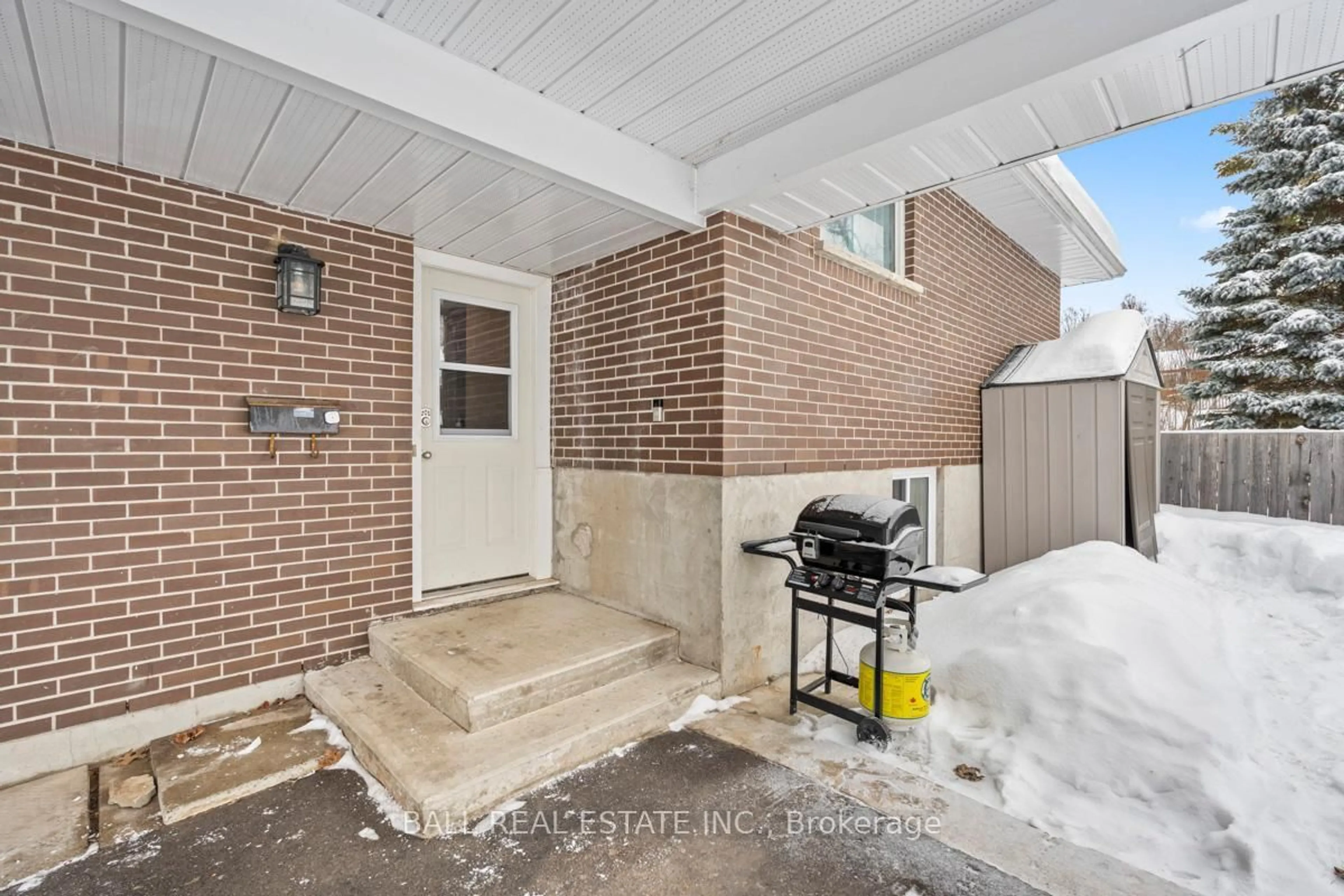 Unknown for 255 Woodward Ave, Selwyn Ontario K9L 1K1