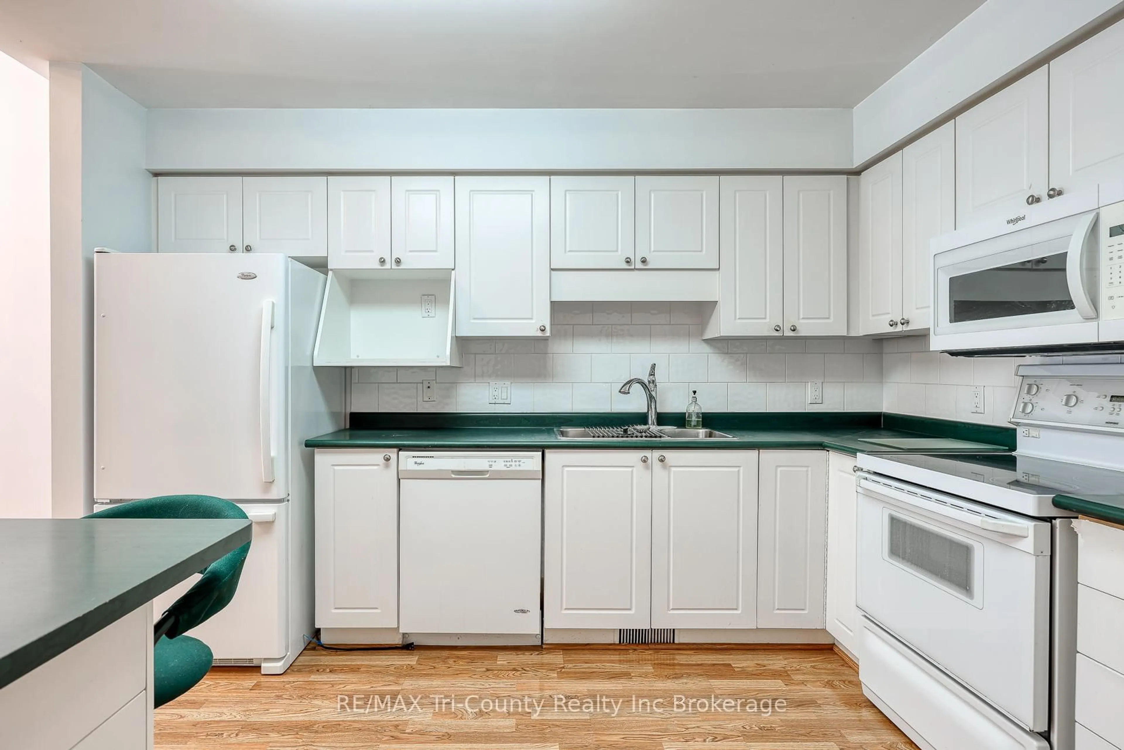 Standard kitchen, wood/laminate floor for 42 Jackson Crt, Tillsonburg Ontario N4G 5R4