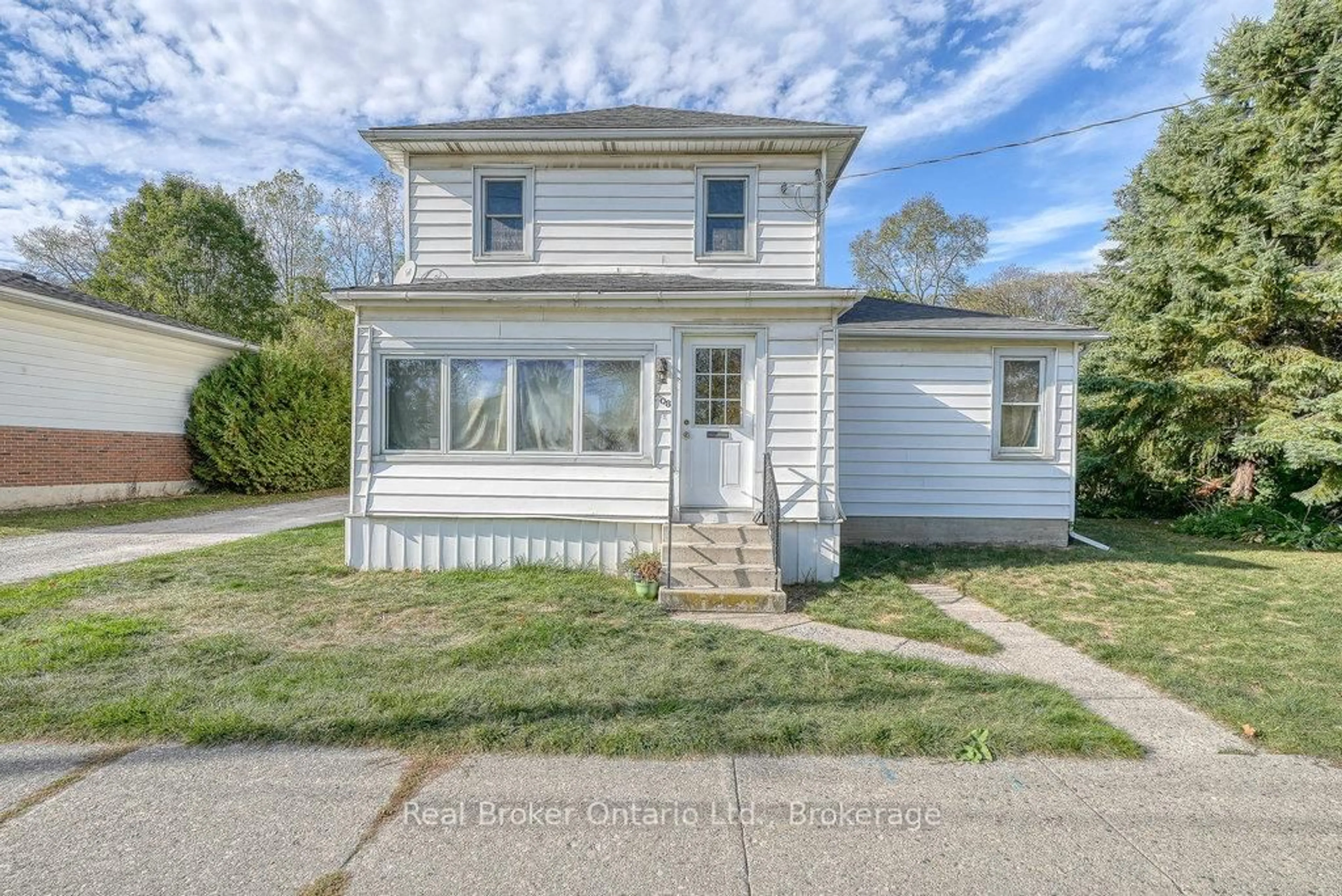 Home with vinyl exterior material, street for 208 Victoria St, Ingersoll Ontario N5C 2N1