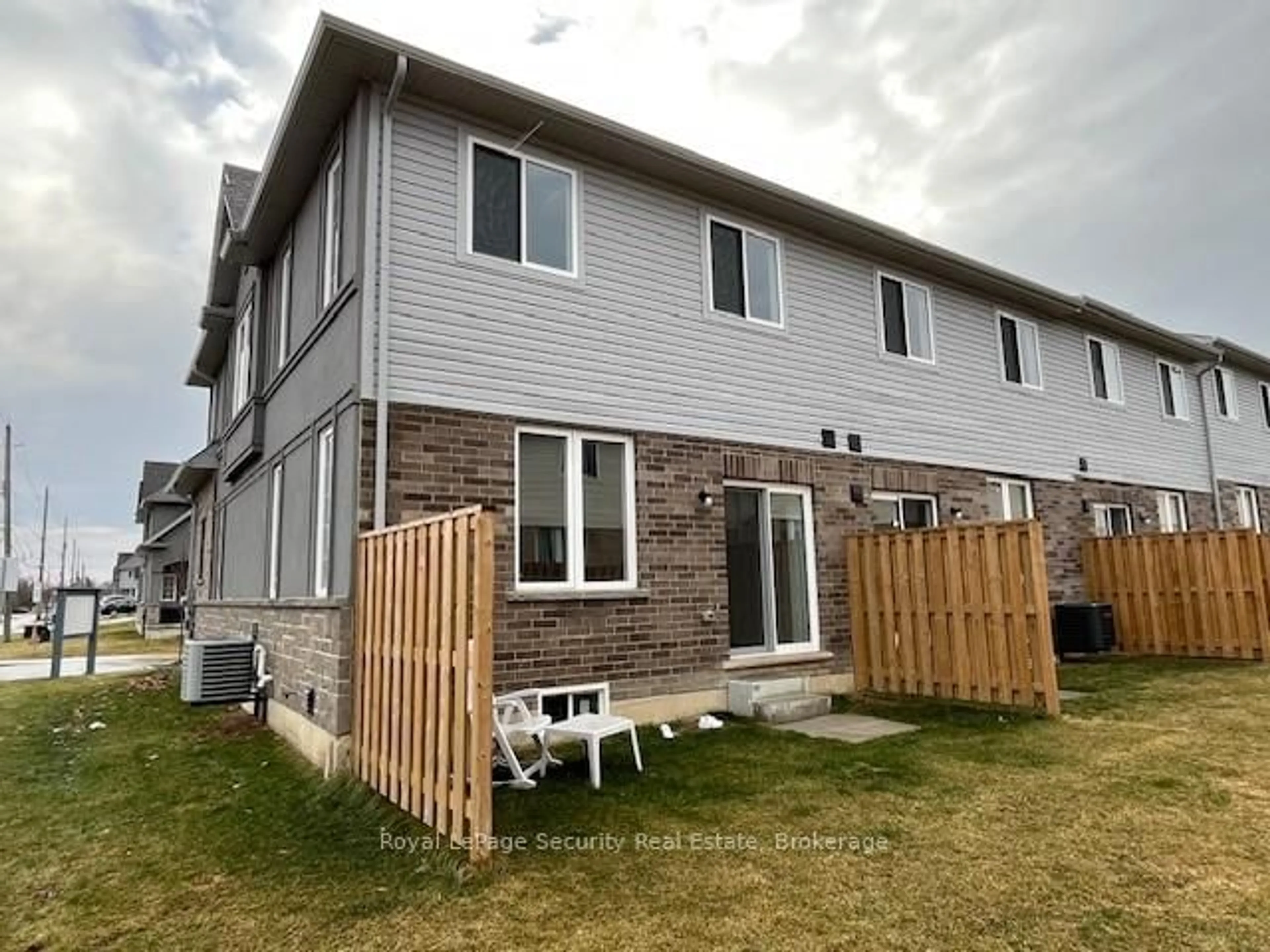 Unknown for 1 Linden Park Lane, Hamilton Ontario L9A 1Y3