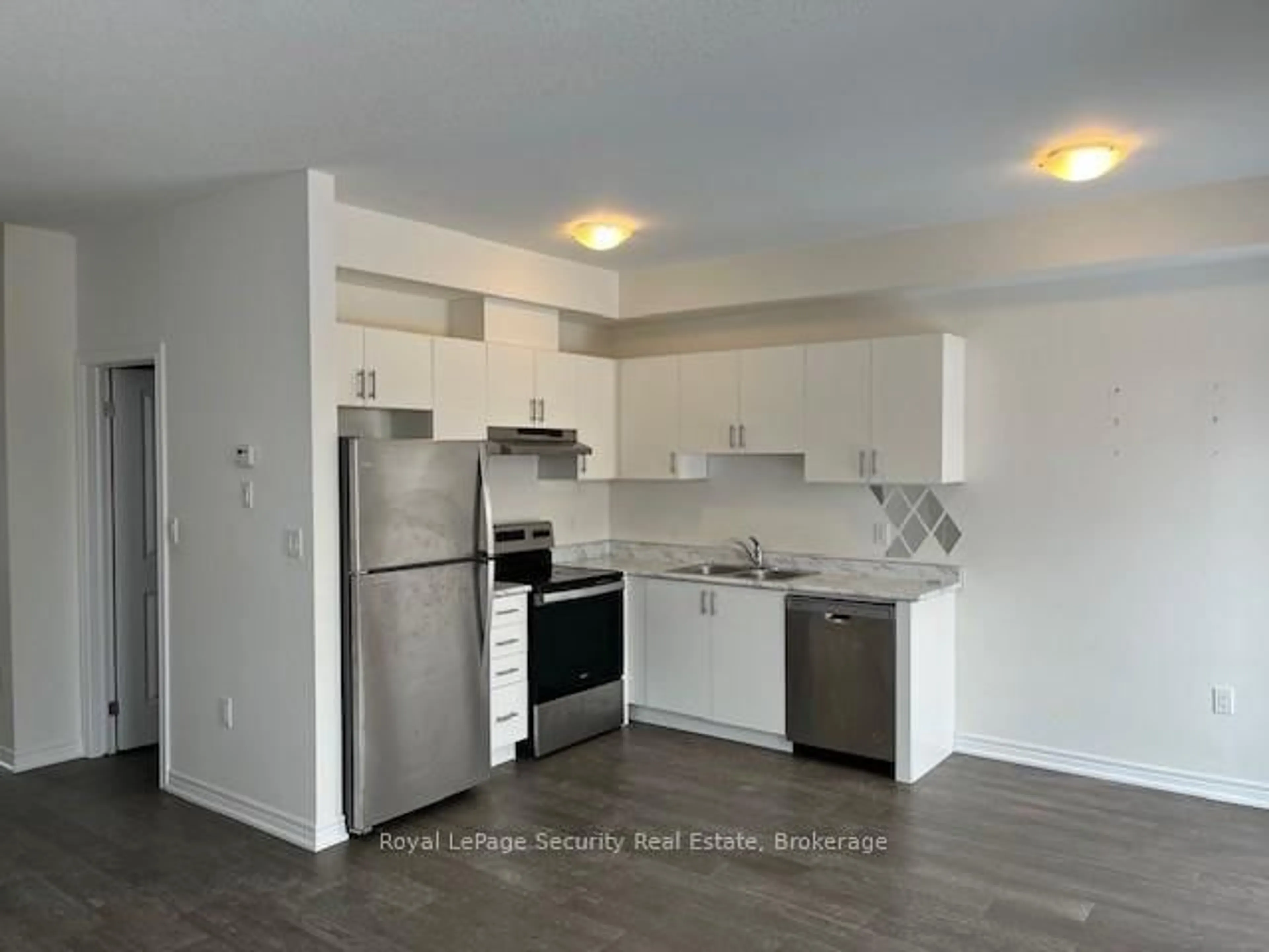 Standard kitchen, wood/laminate floor for 1 Linden Park Lane, Hamilton Ontario L9A 1Y3