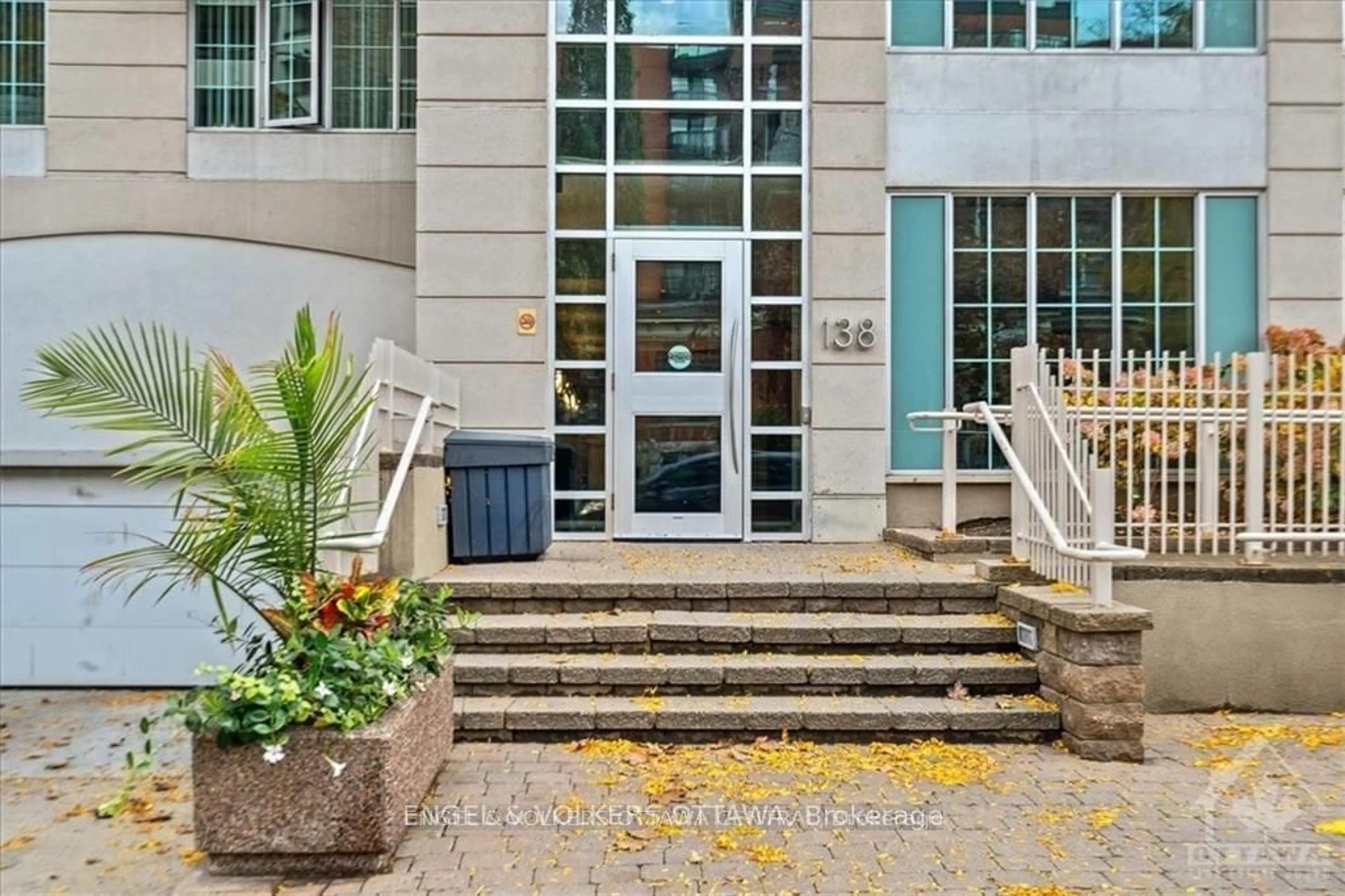 Unknown for 138 Somerset St #1112, Ottawa Ontario K2P 0A3