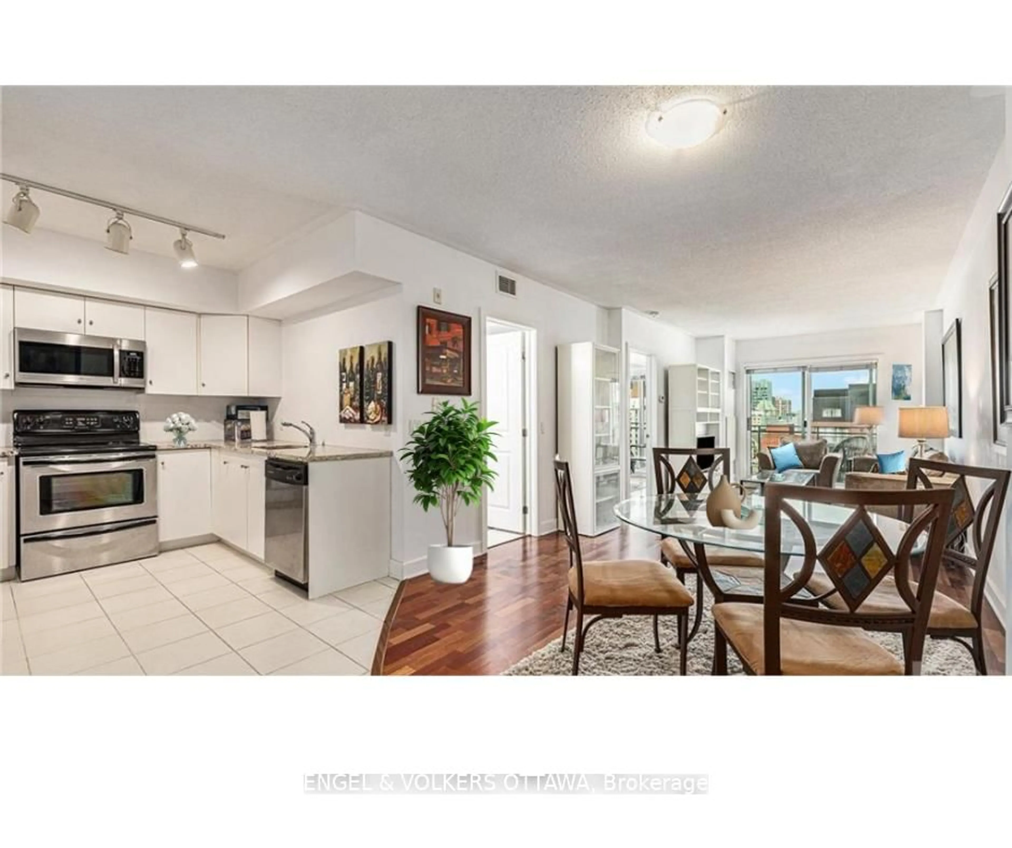 Open concept kitchen, ceramic/tile floor for 138 Somerset St #1112, Ottawa Ontario K2P 0A3