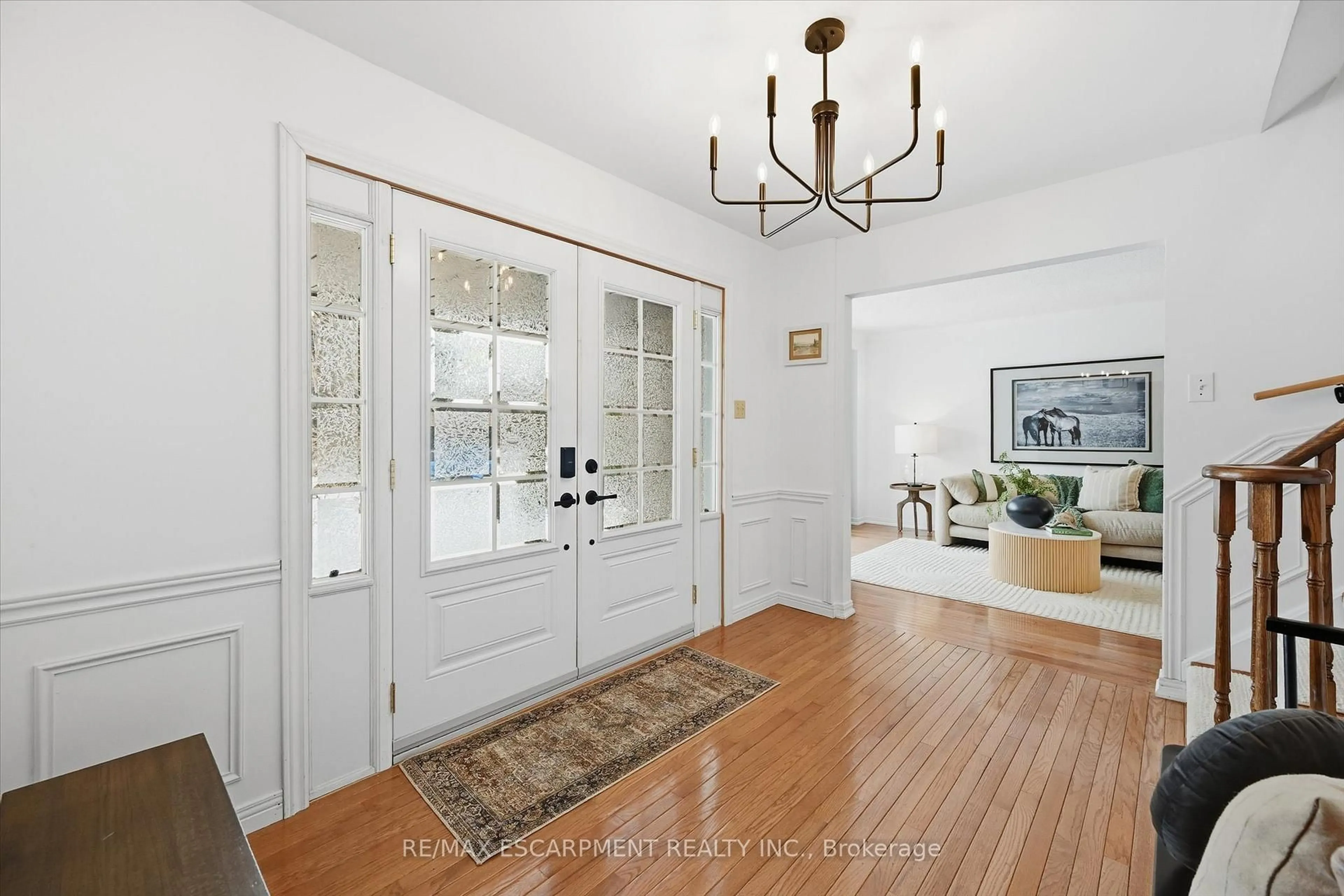 Indoor entryway for 287 Cornwallis Rd, Hamilton Ontario L9G 3Y9