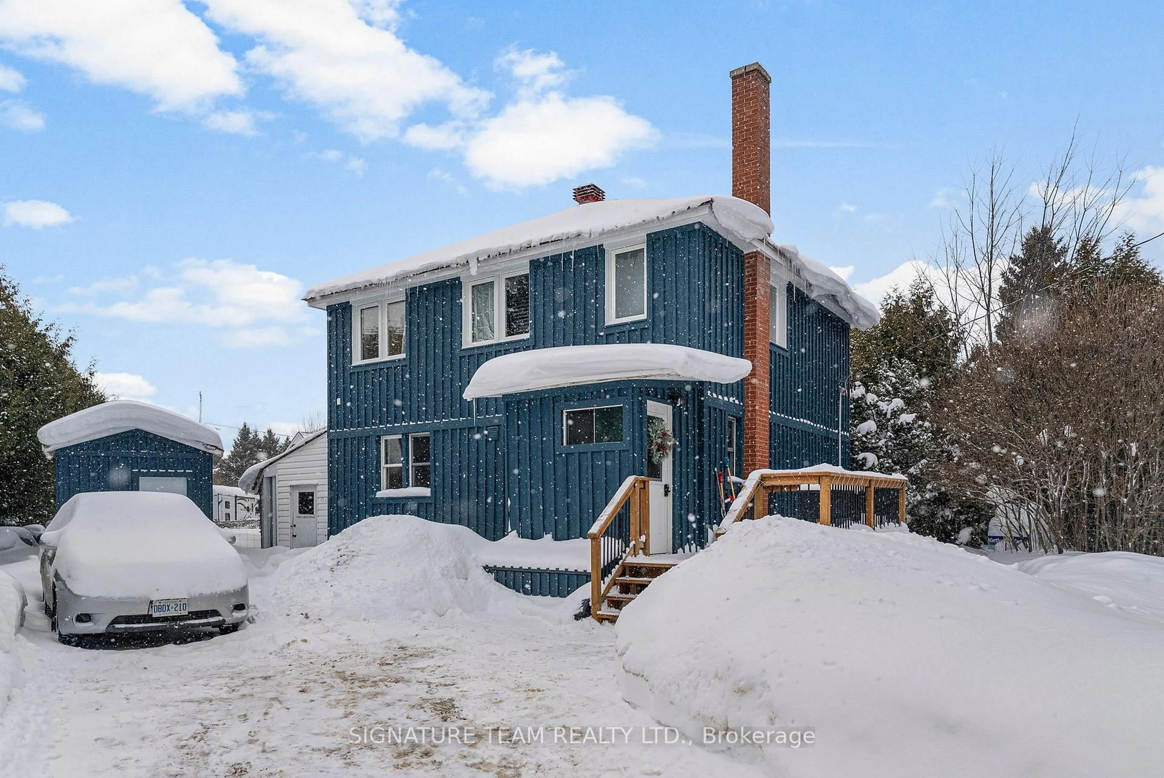 A pic from outside/outdoor area/front of a property/back of a property/a pic from drone, street for 60 SEBASTOPOL Dr, Foymount Ontario K0J 1W0