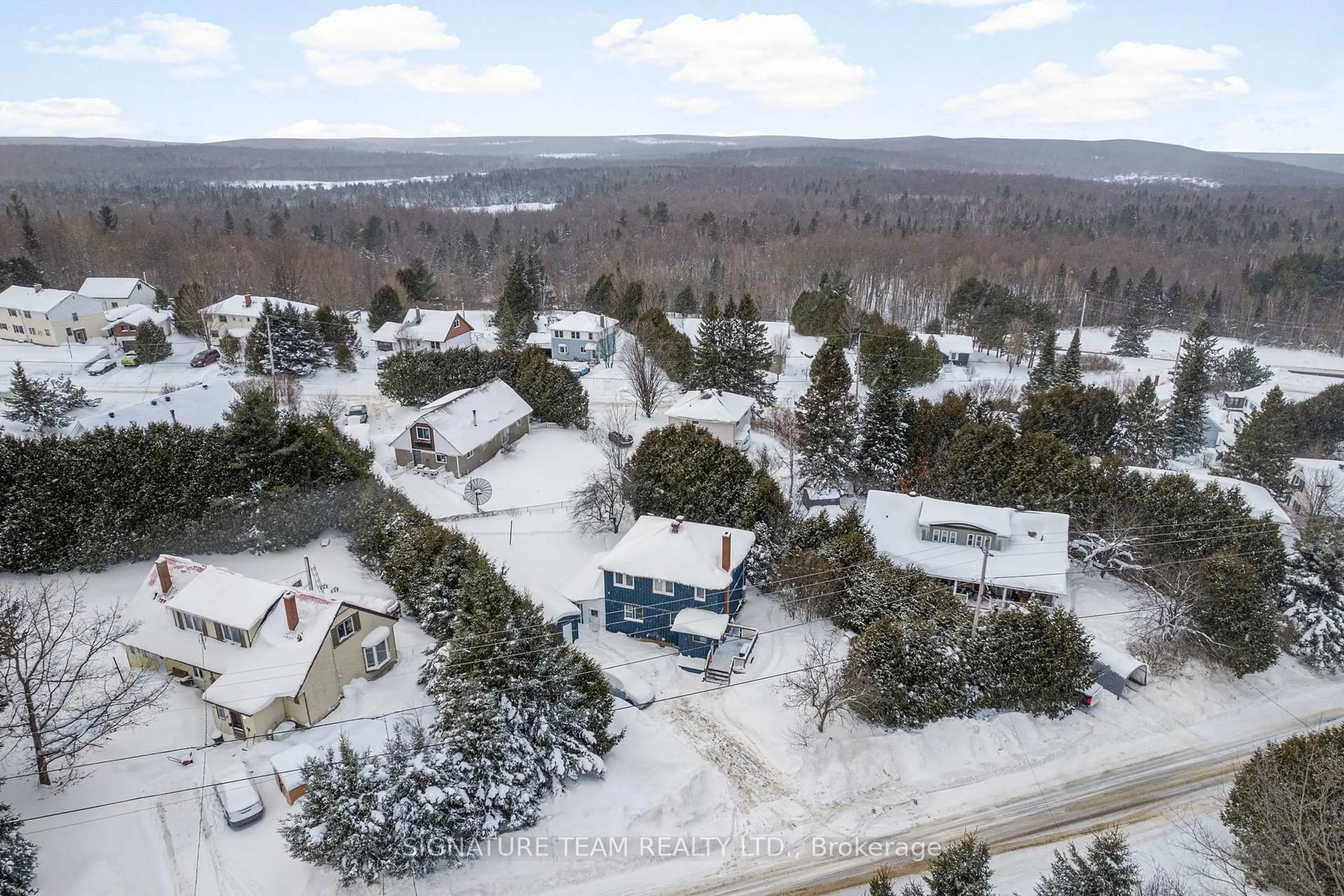 A pic from outside/outdoor area/front of a property/back of a property/a pic from drone, unknown for 60 SEBASTOPOL Dr, Foymount Ontario K0J 1W0