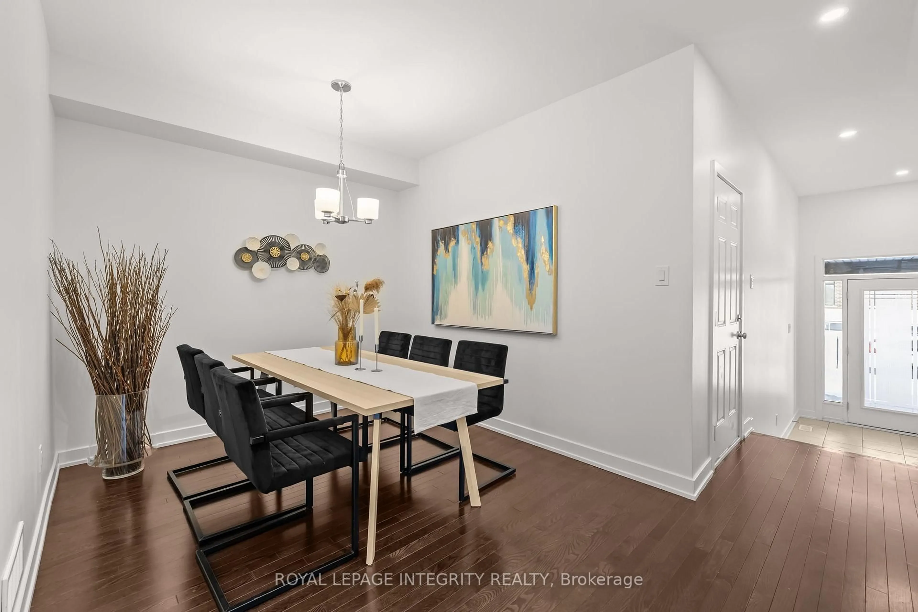 Dining room, wood/laminate floor for 264 Monticello Ave, Ottawa Ontario K2S 2S1