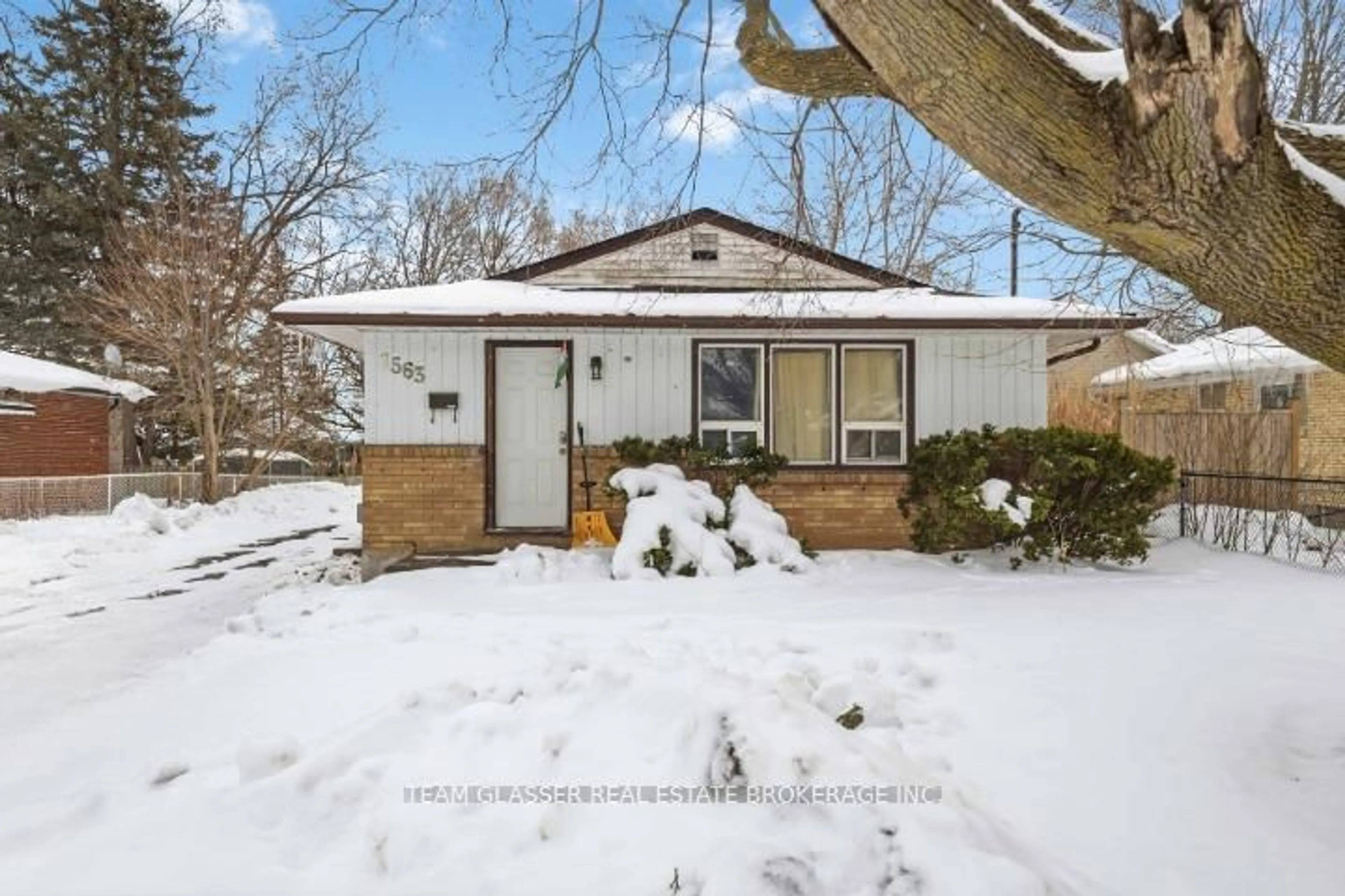 Home with vinyl exterior material, street for 1563 Dale St, London East Ontario N5V 1Y1