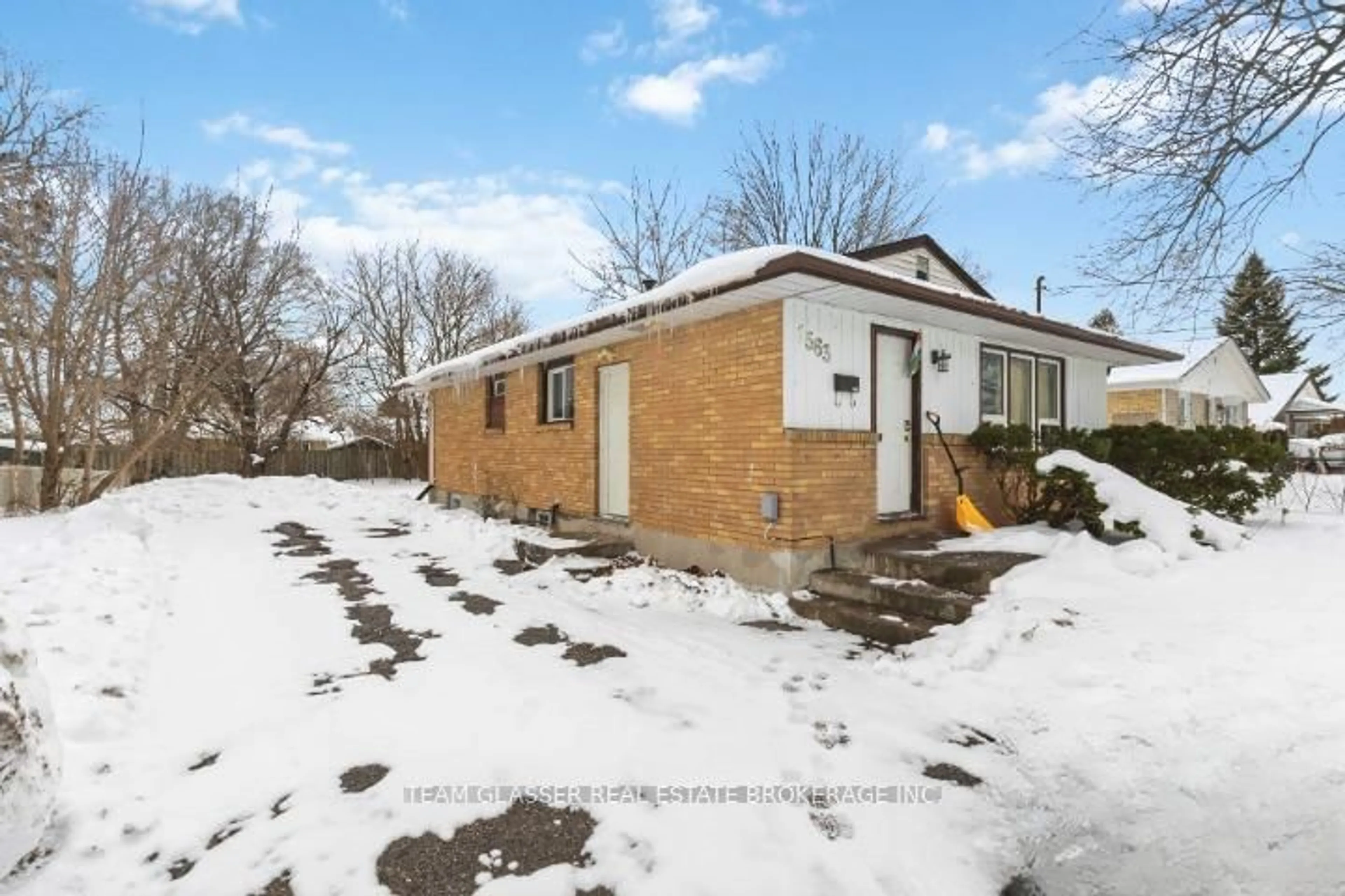 Unknown for 1563 Dale St, London East Ontario N5V 1Y1