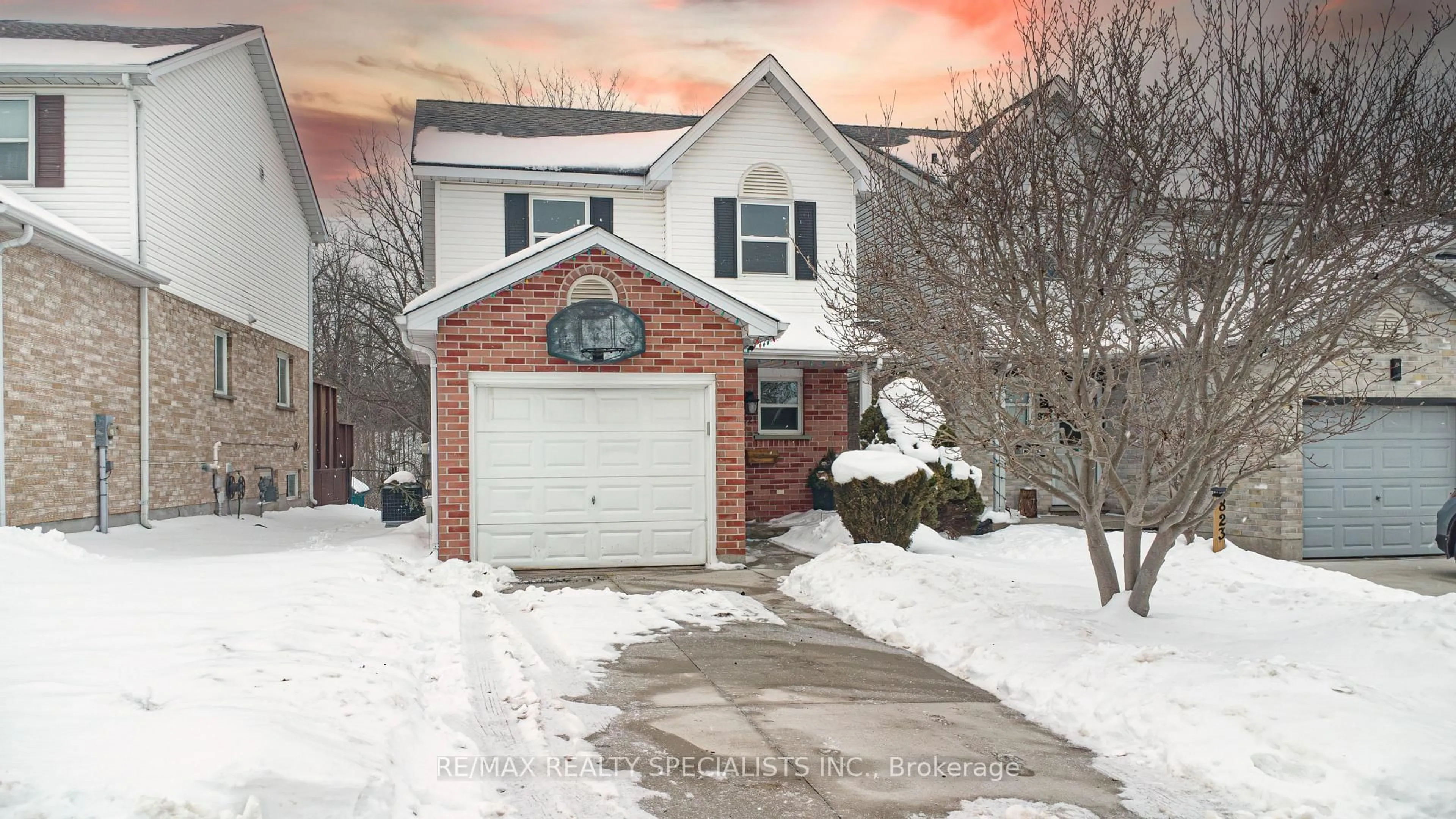 Unknown for 821 Deveron Cres, London South Ontario N5Z 5B4