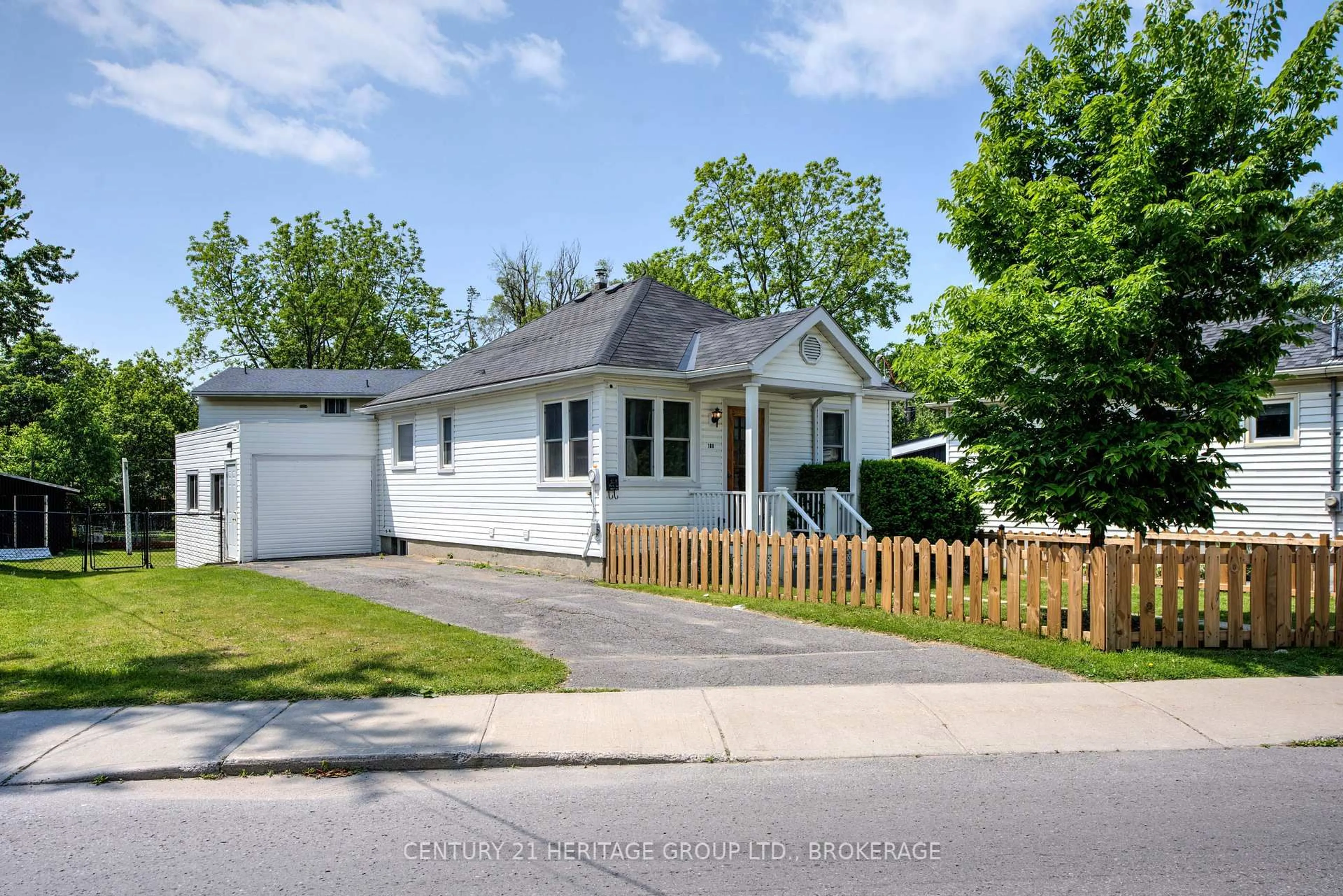 A pic from outside/outdoor area/front of a property/back of a property/a pic from drone, street for 108 Park St, Kingston Ontario K7L 1J8