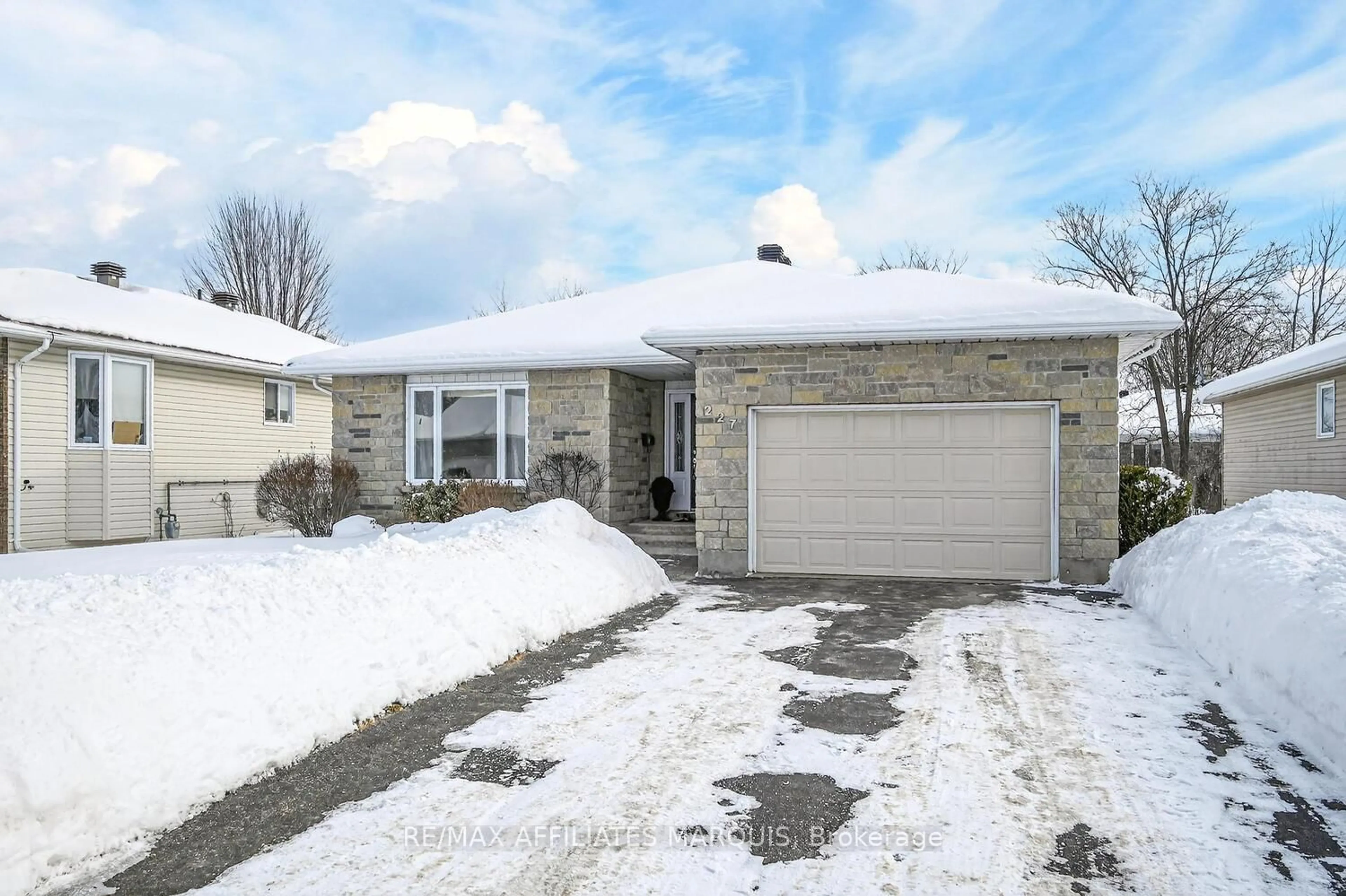 Unknown for 227 Lera St, Smiths Falls Ontario K7A 5M5