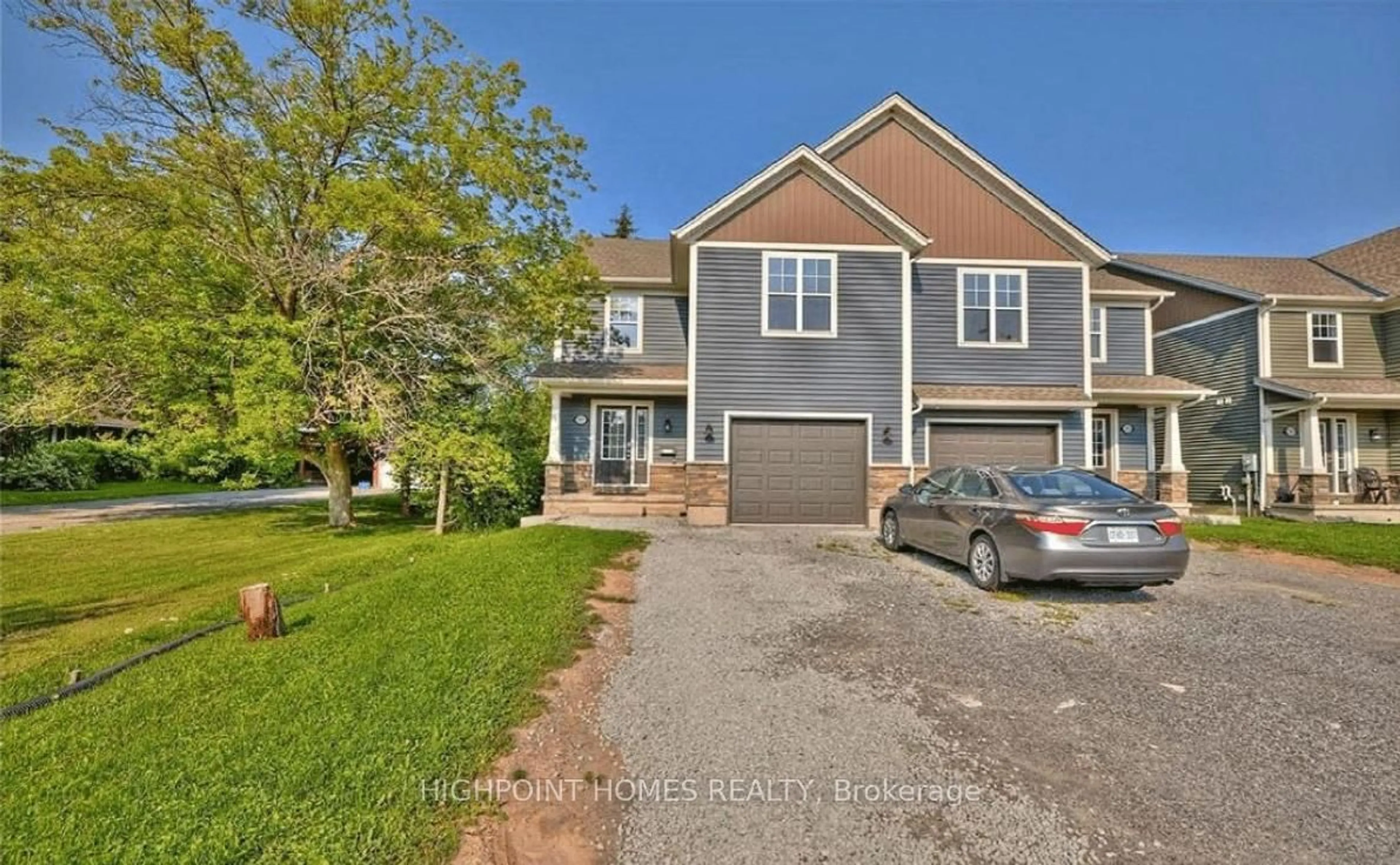 A pic from outside/outdoor area/front of a property/back of a property/a pic from drone, street for 593 First Ave, Welland Ontario L3C 6Z8