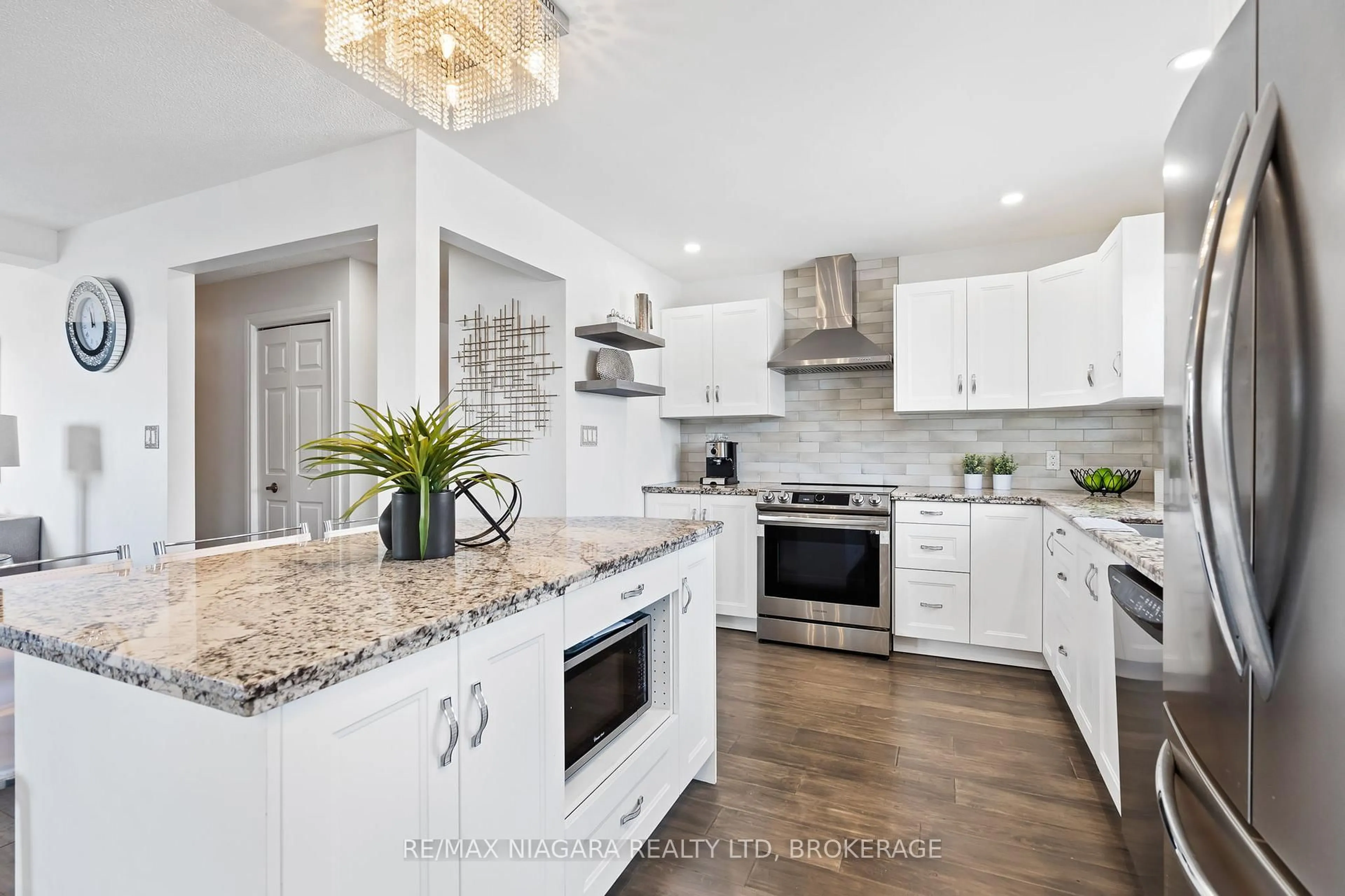 Contemporary kitchen, ceramic/tile floor for 7470 Monastery Dr #23, Niagara Falls Ontario L2H 3B3