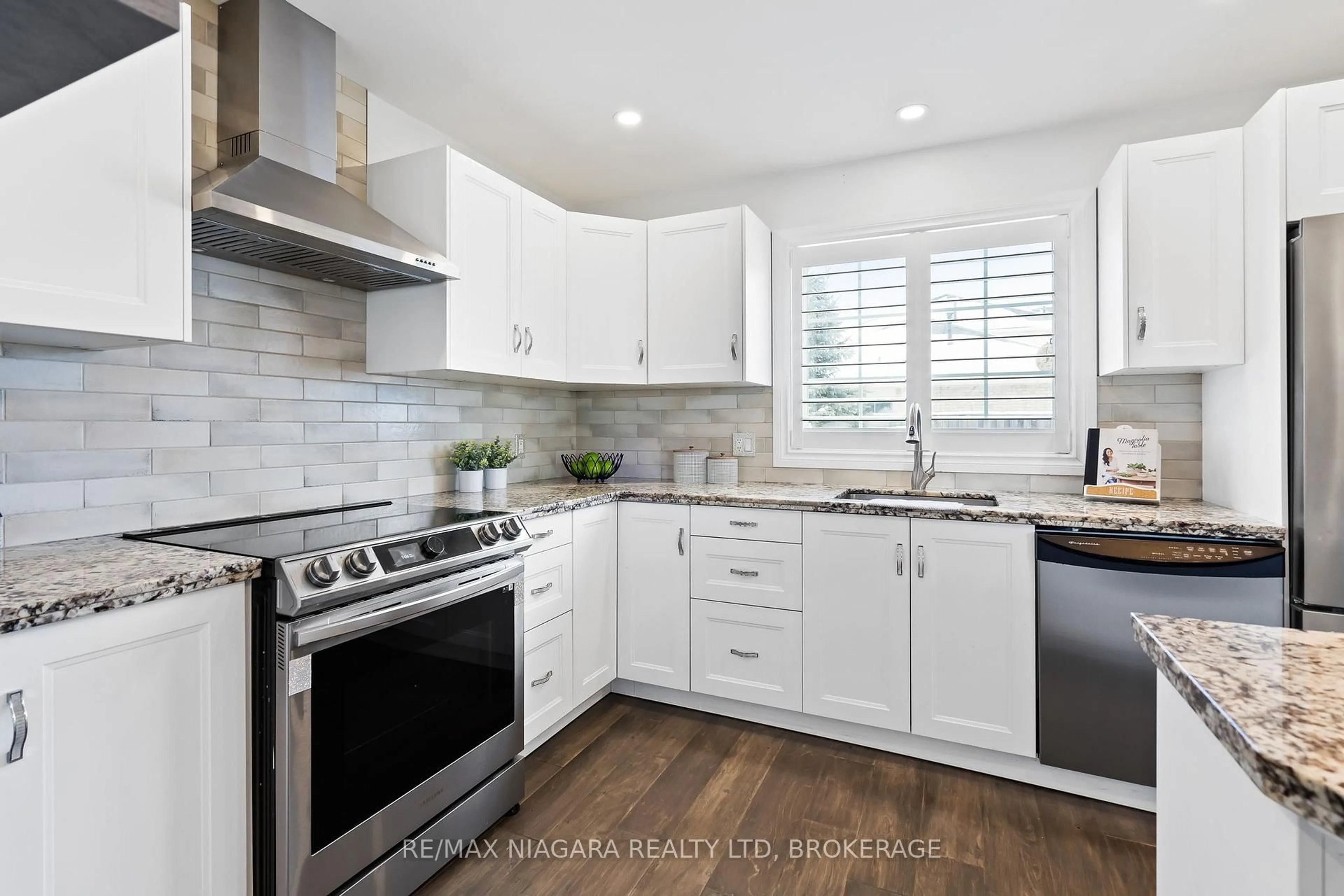 Contemporary kitchen, ceramic/tile floor for 7470 Monastery Dr #23, Niagara Falls Ontario L2H 3B3