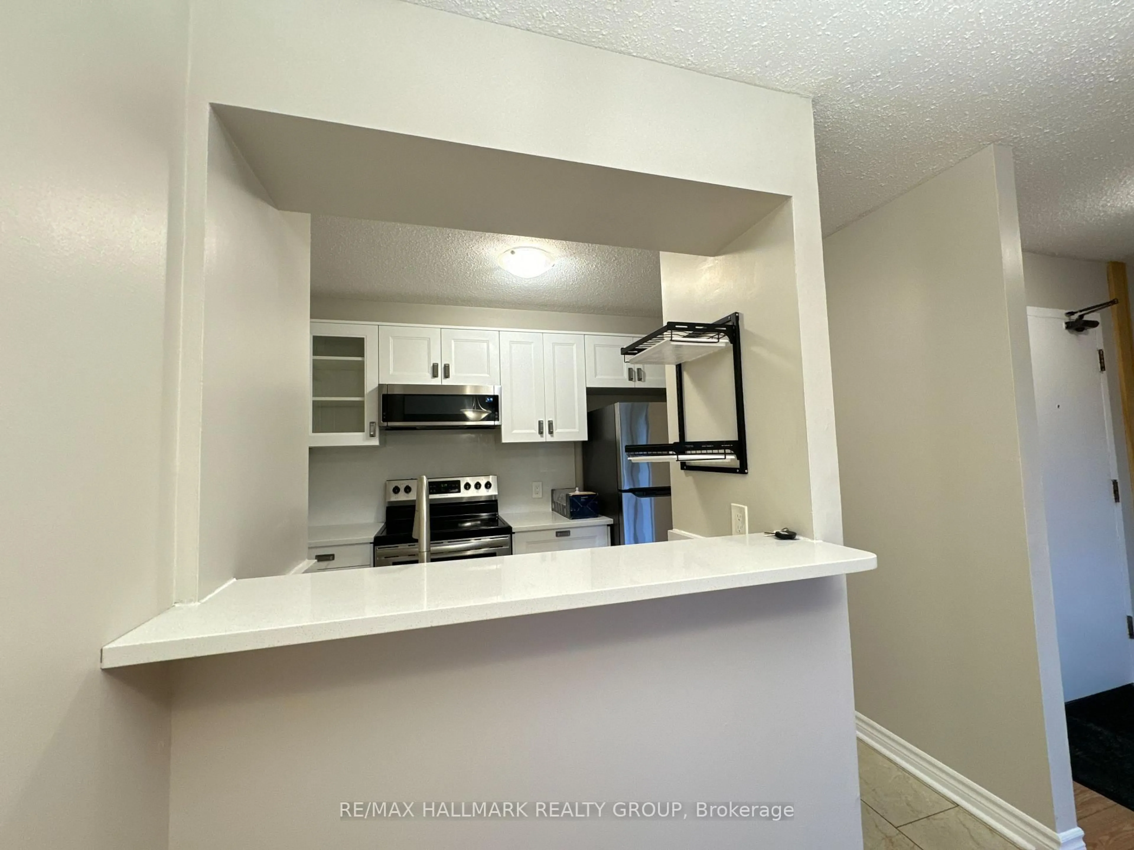 Standard kitchen, unknown for 191 Parkdale Ave #104, Ottawa Ontario K1Y 1E8