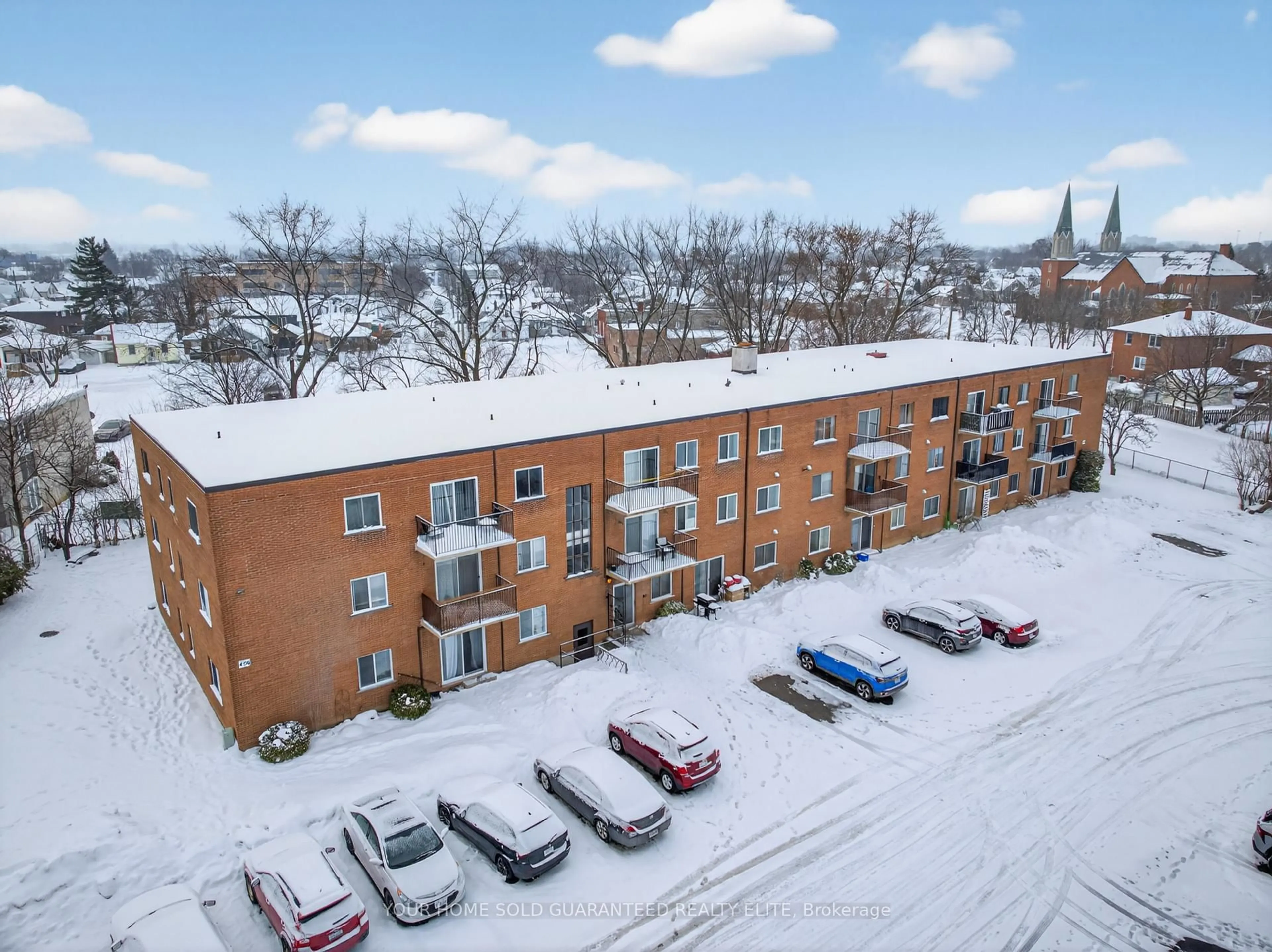 A pic from outside/outdoor area/front of a property/back of a property/a pic from drone, unknown for 456 Carlton St #10, St. Catharines Ontario L2M 4X1