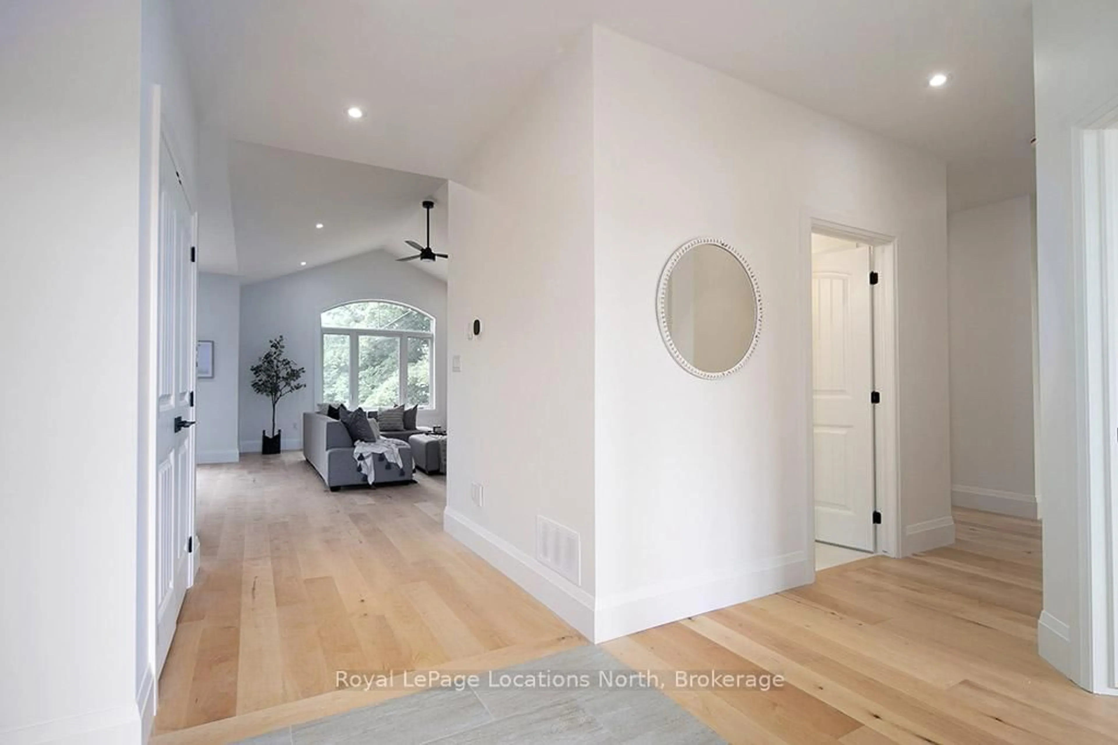 Indoor entryway for 4 Hilton Lane #32, Meaford Ontario N4L 1L8