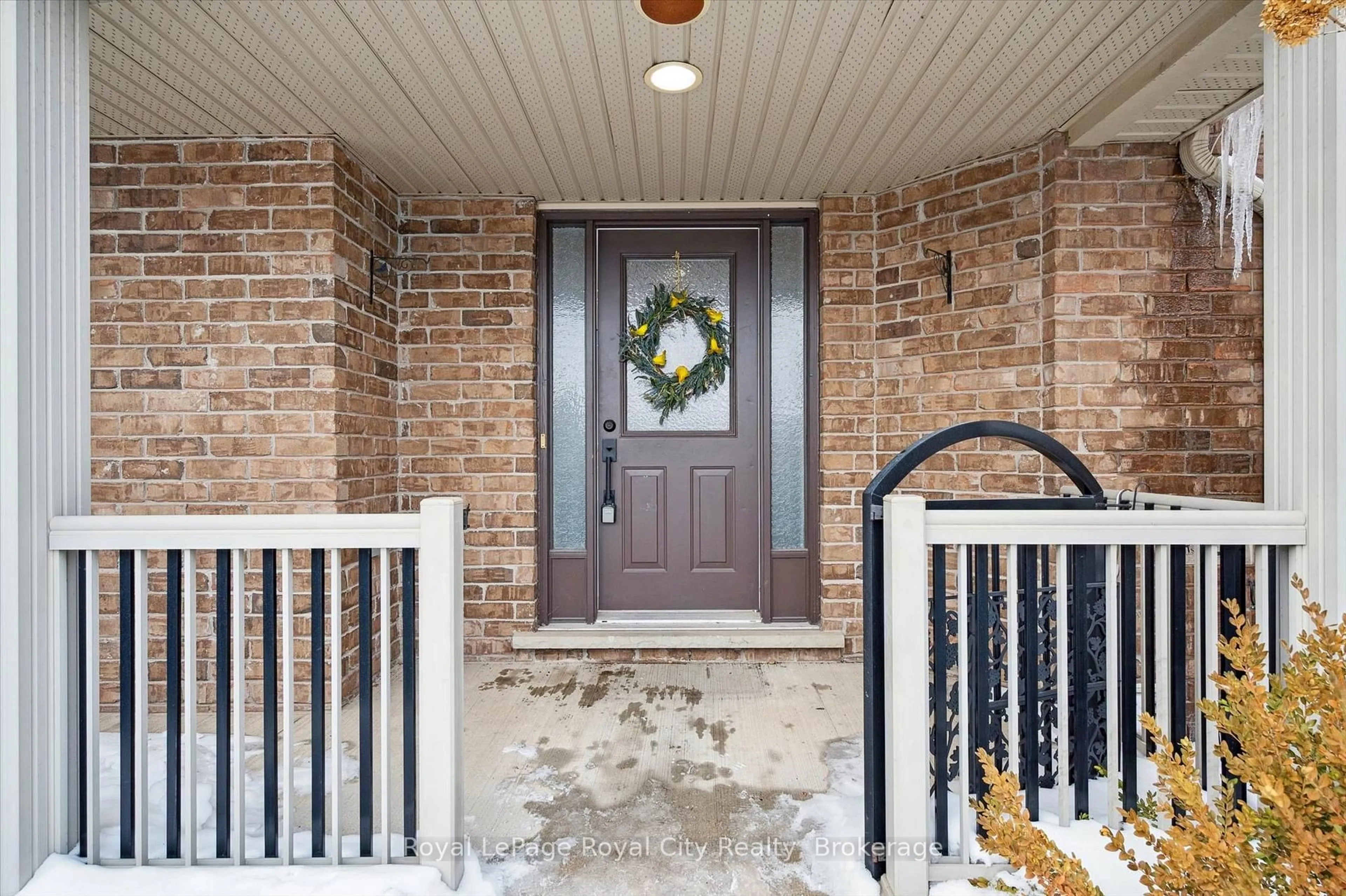 Indoor entryway for 108 McArthur Cres, Guelph Ontario N1L 1S3
