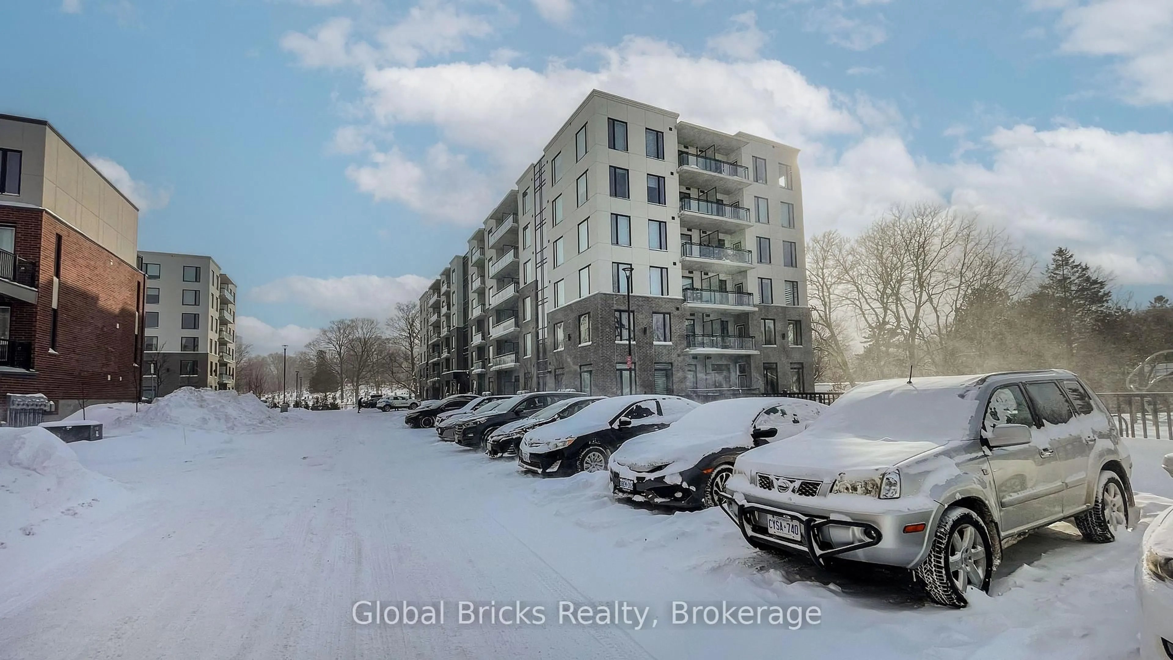 Blurry image for 103 Rogers St #313, Waterloo Ontario N2J 0G2