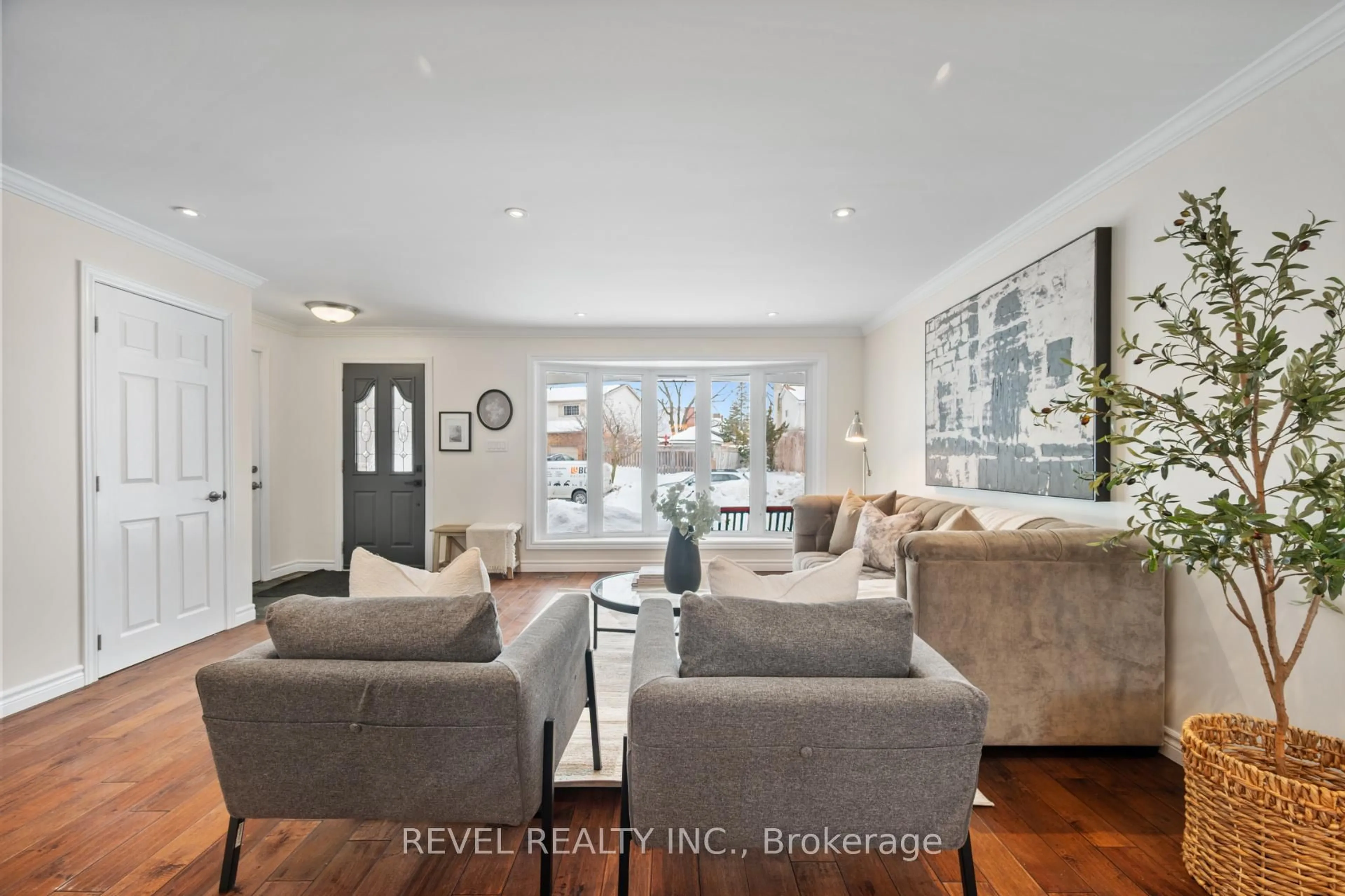 Living room with furniture, unknown for 7 Forestwood Dr, Kitchener Ontario N2N 1A9