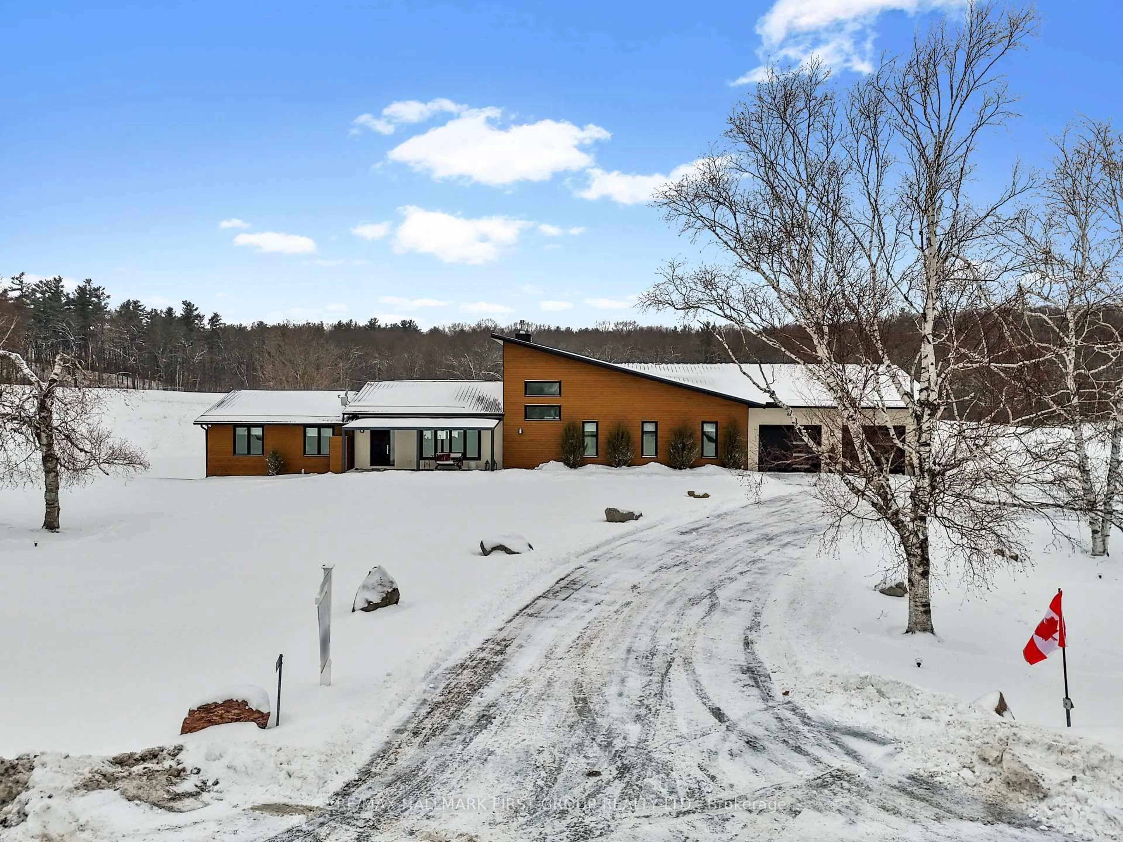 A pic from outside/outdoor area/front of a property/back of a property/a pic from drone, mountain view for 4566 Harwood Rd, Hamilton Township Ontario K0K 1C0