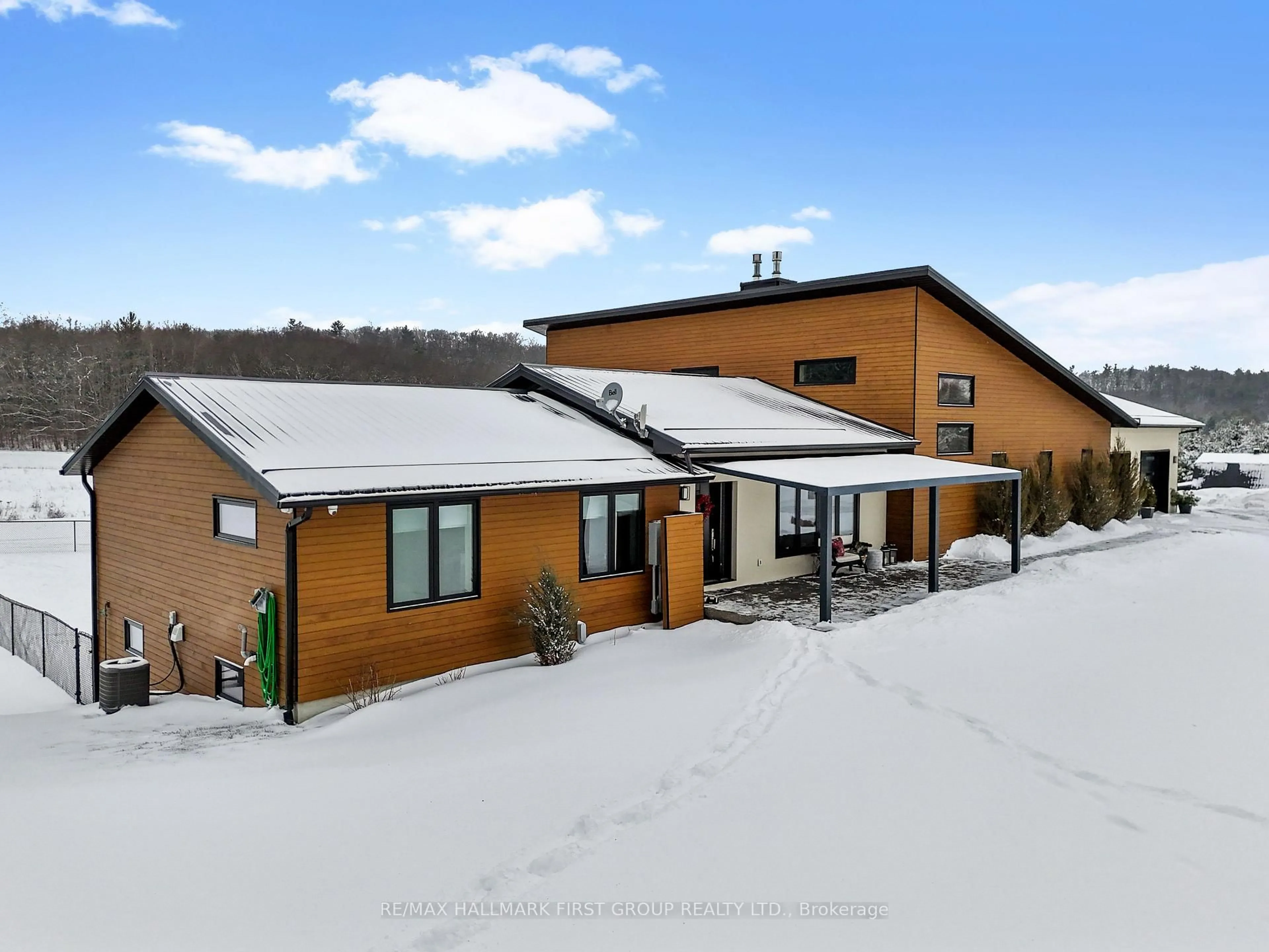 A pic from outside/outdoor area/front of a property/back of a property/a pic from drone, unknown for 4566 Harwood Rd, Hamilton Township Ontario K0K 1C0