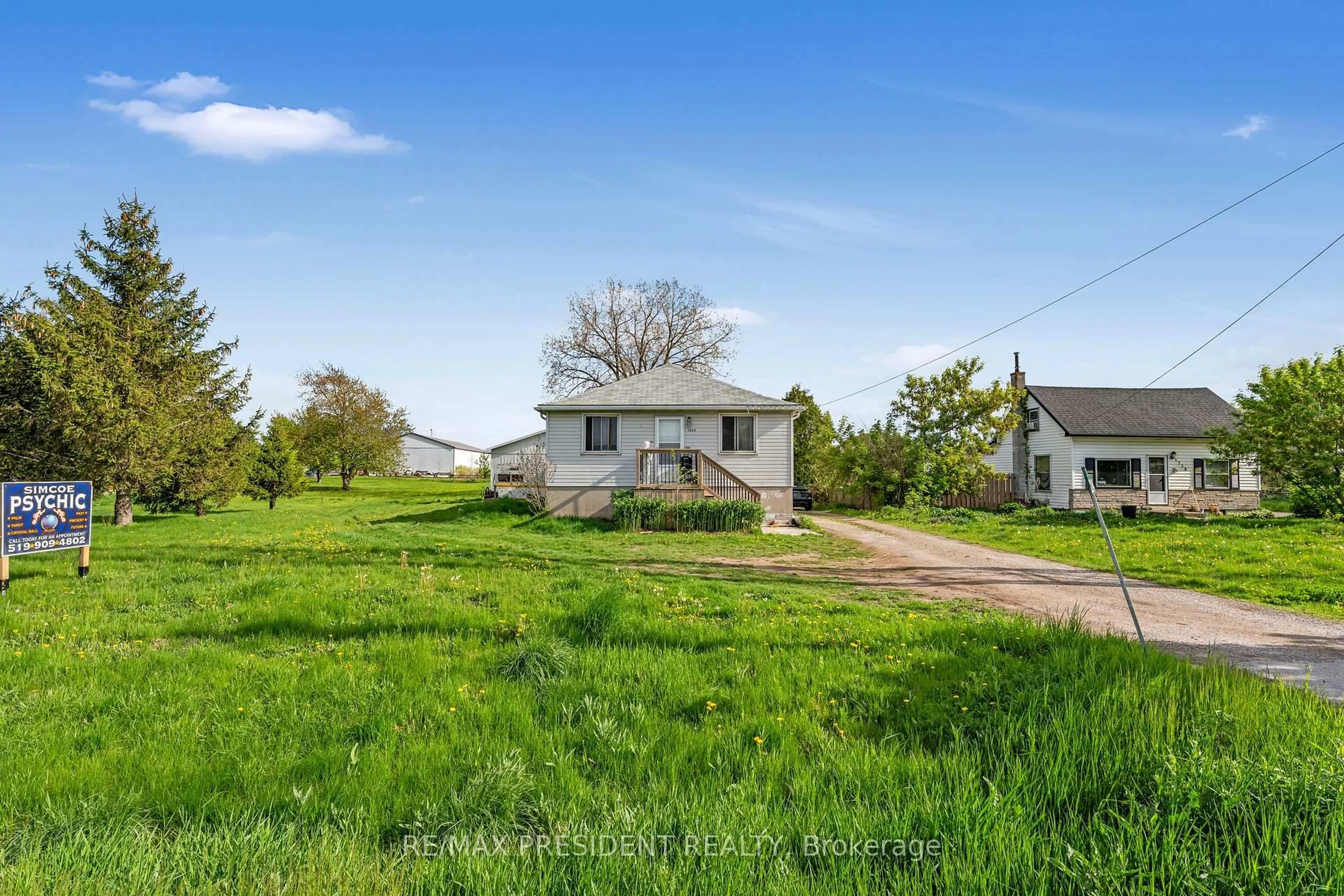 A pic from outside/outdoor area/front of a property/back of a property/a pic from drone, street for 1224 Parkinson Rd, Woodstock Ontario N4S 7W3