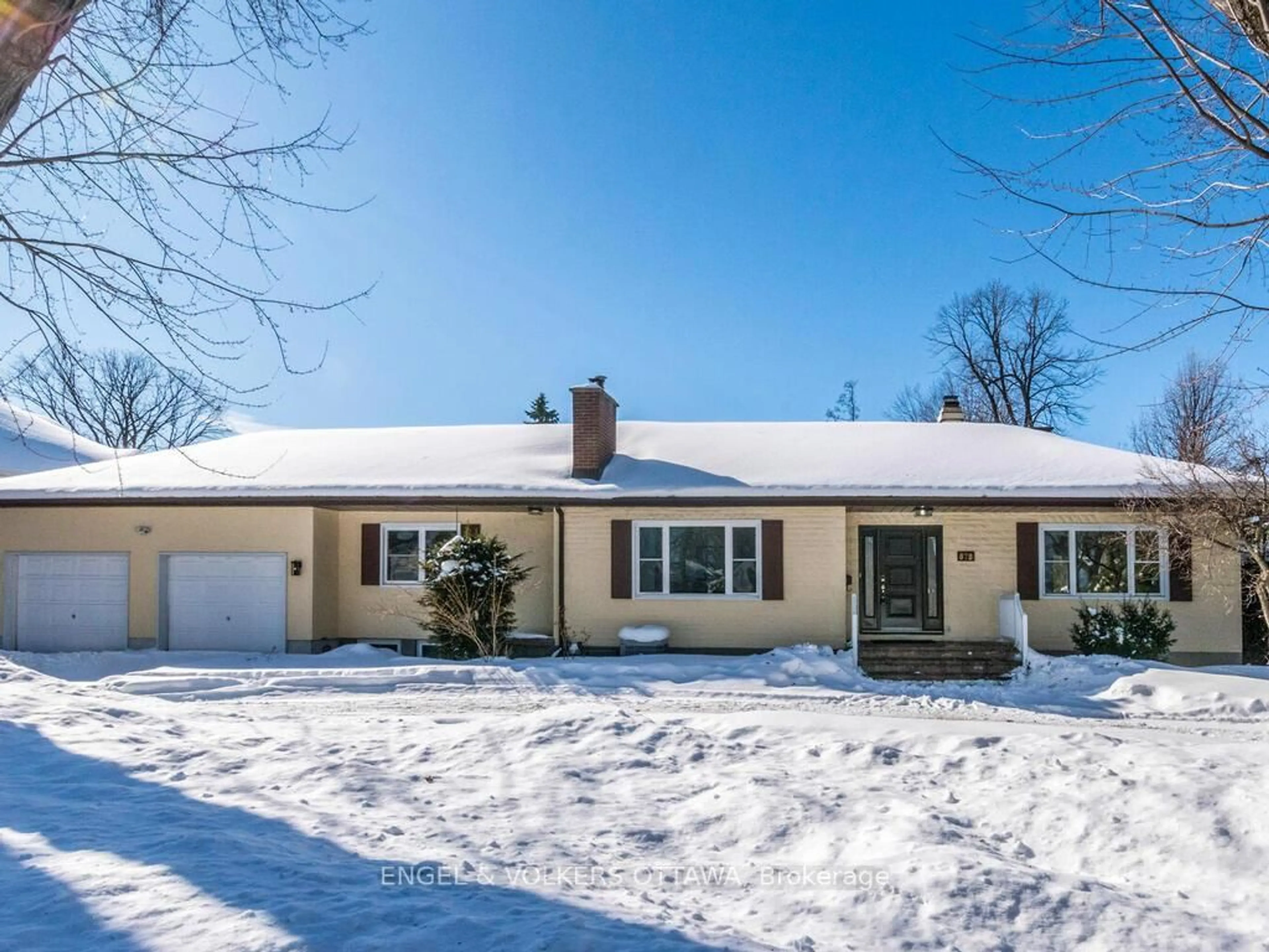 Home with vinyl exterior material, street for 878 Dunlevie Ave, Ottawa Ontario K2A 2Z4