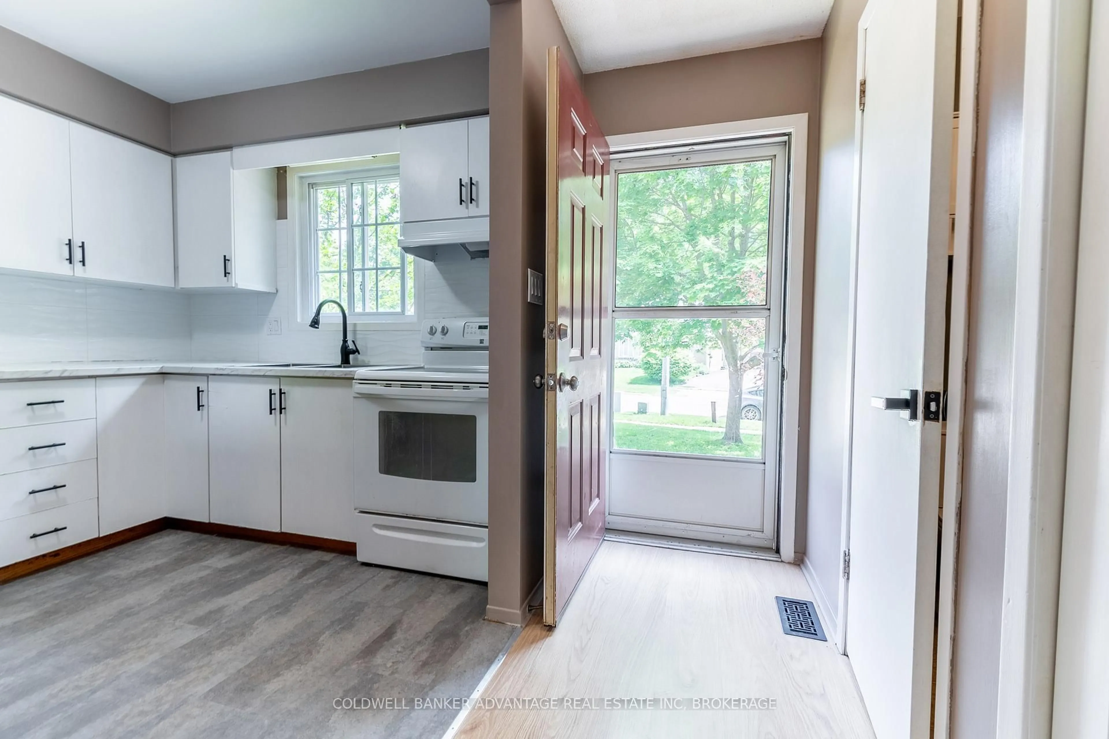 Open concept kitchen, unknown for 102 SILVAN Dr #8, Welland Ontario L3C 6C3