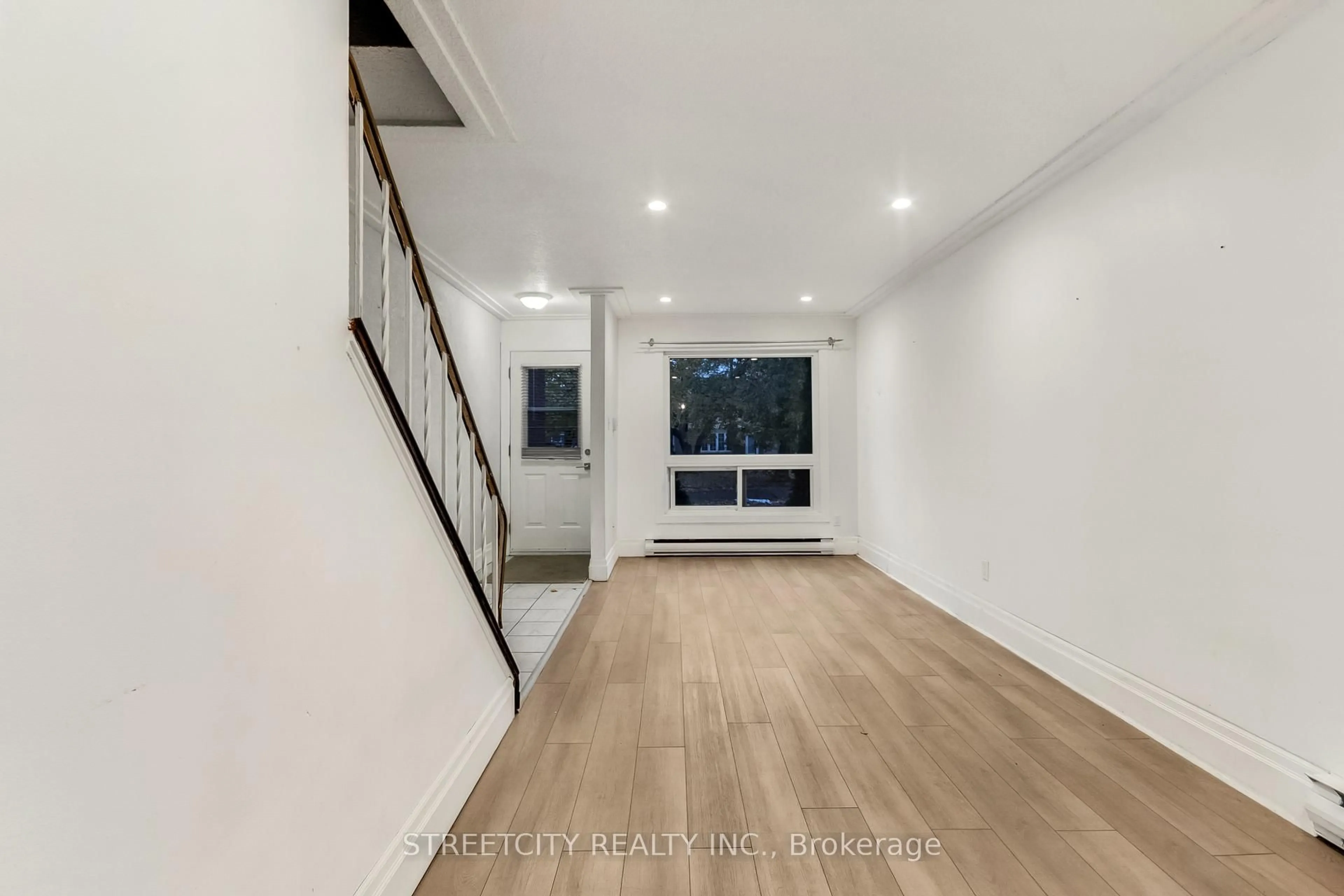 Unknown for 71 WELLESLEY Cres #D, London East Ontario N5V 1J6