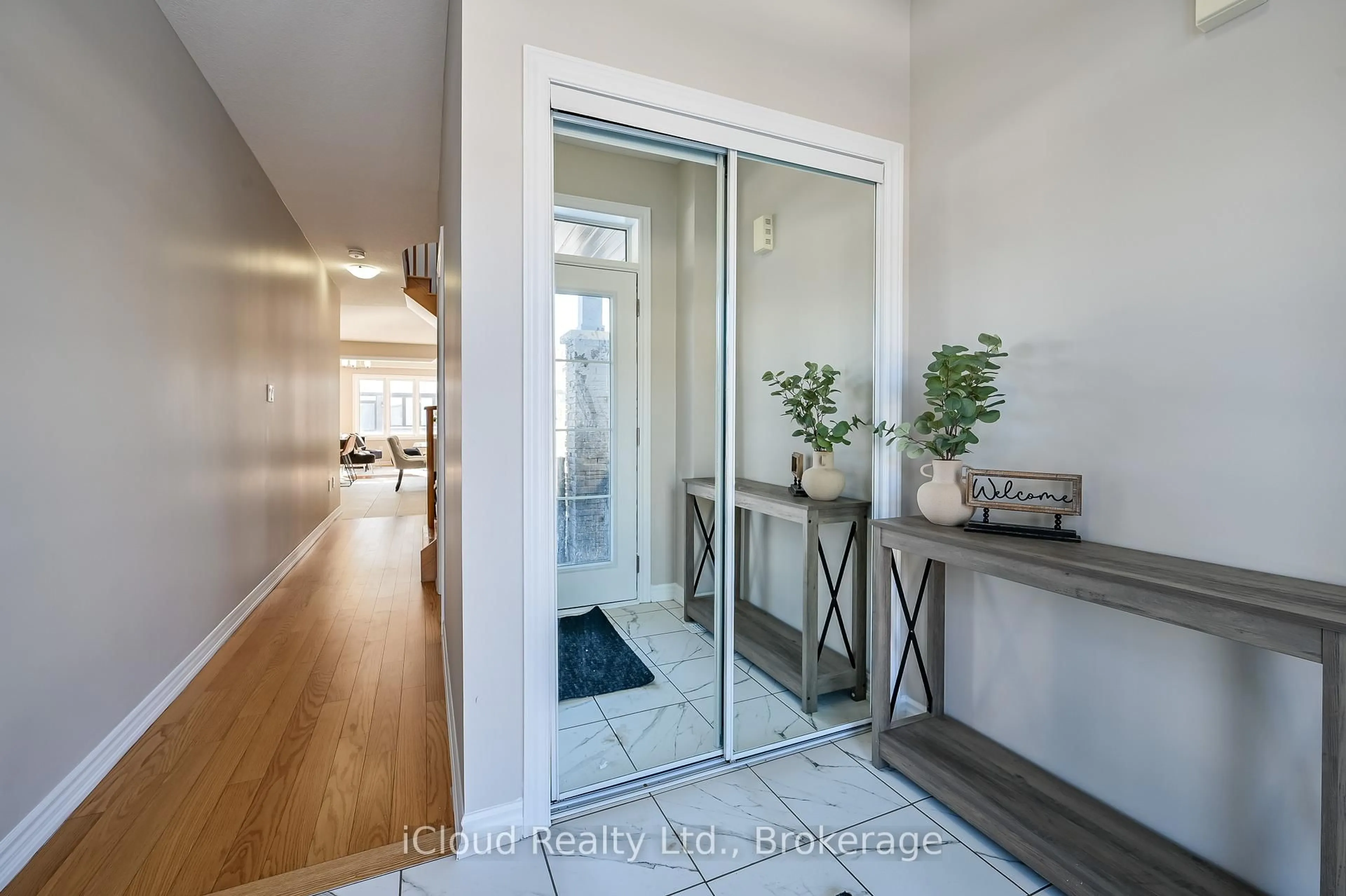 Indoor entryway for 13 Gunn Ave, Brantford Ontario N3T 0V3