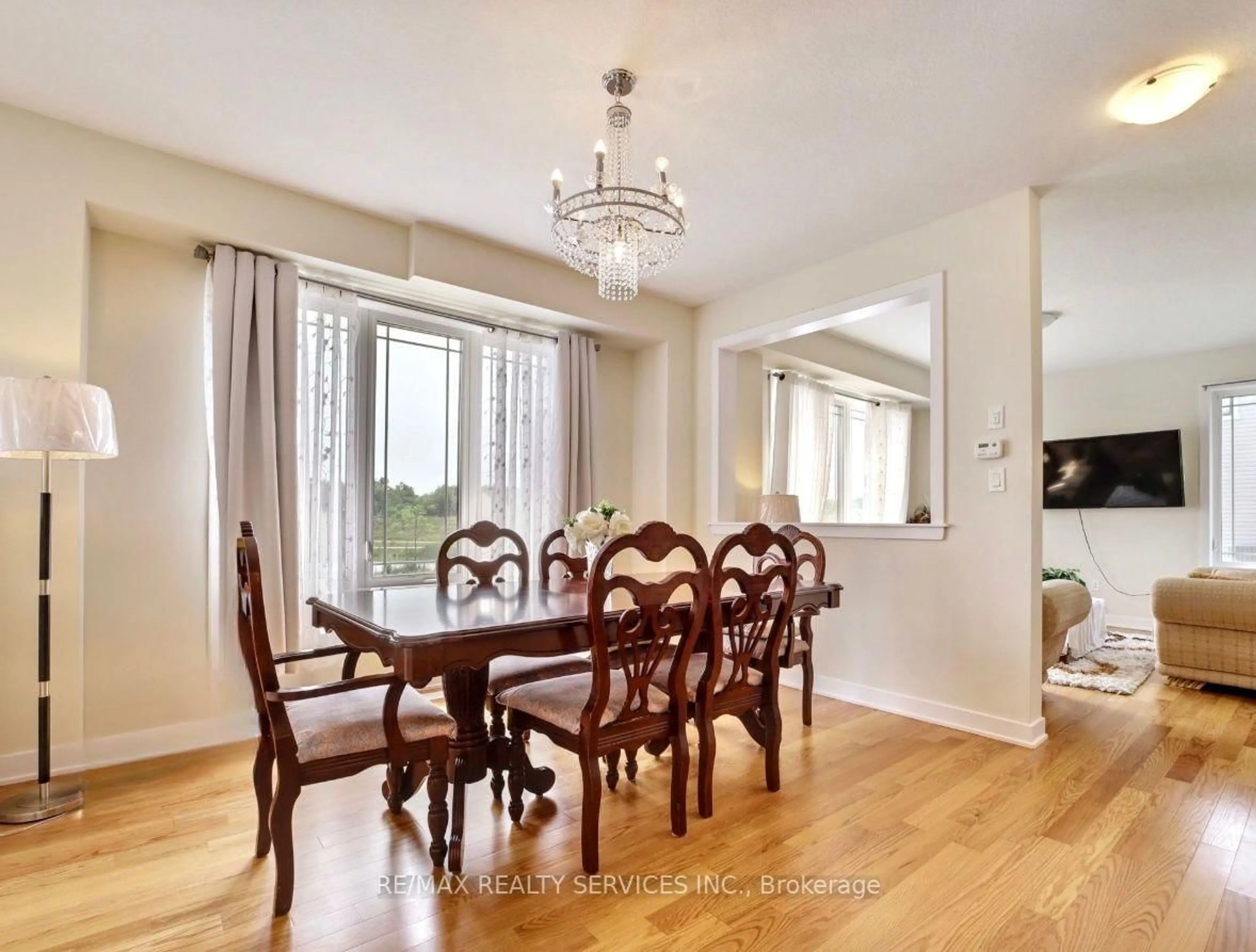Dining room, wood/laminate floor for 237 Eastbridge Ave, Welland Ontario L3B 0M6