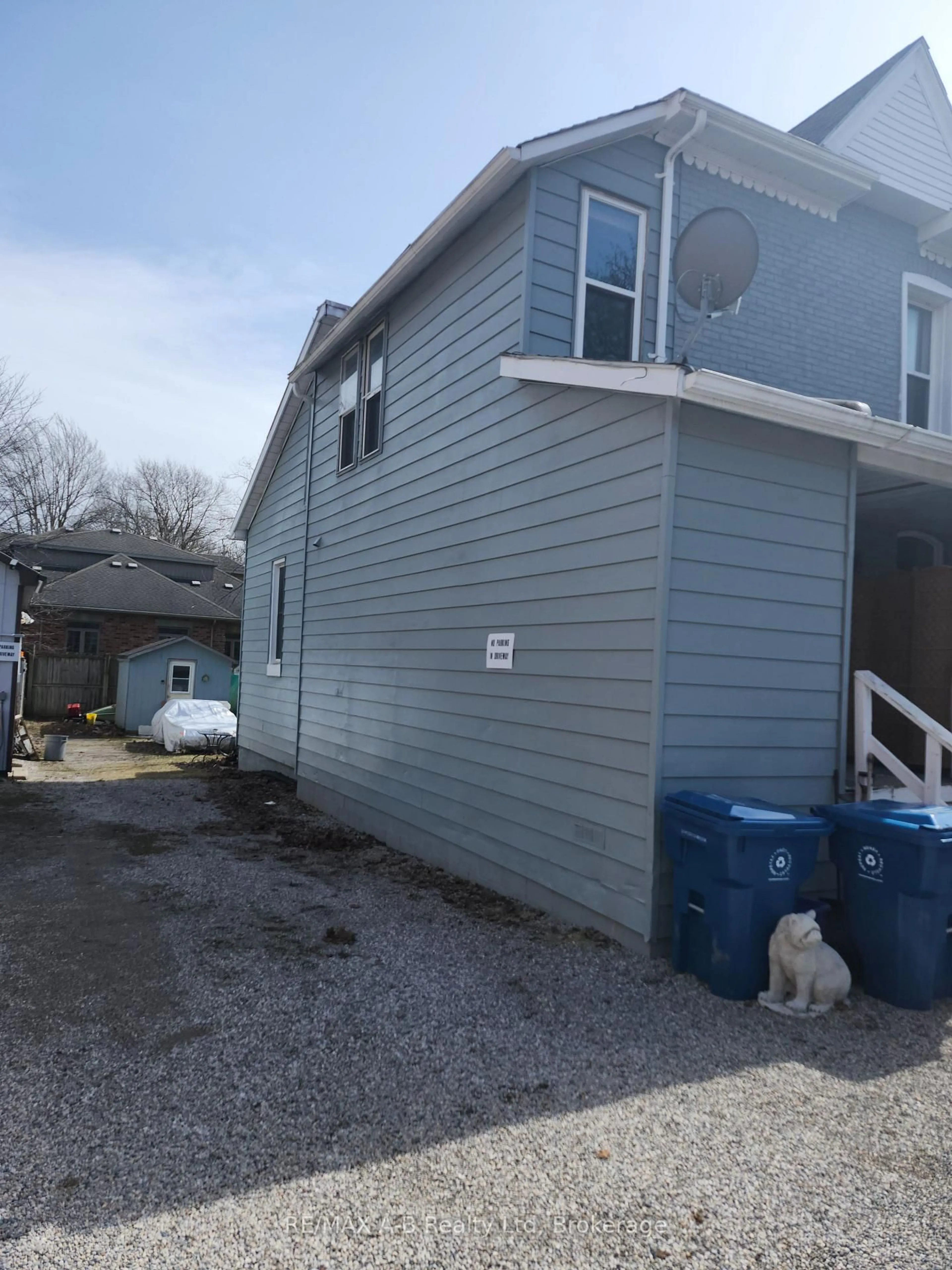 Unknown for 307 Erie St, Stratford Ontario N5A 2N2