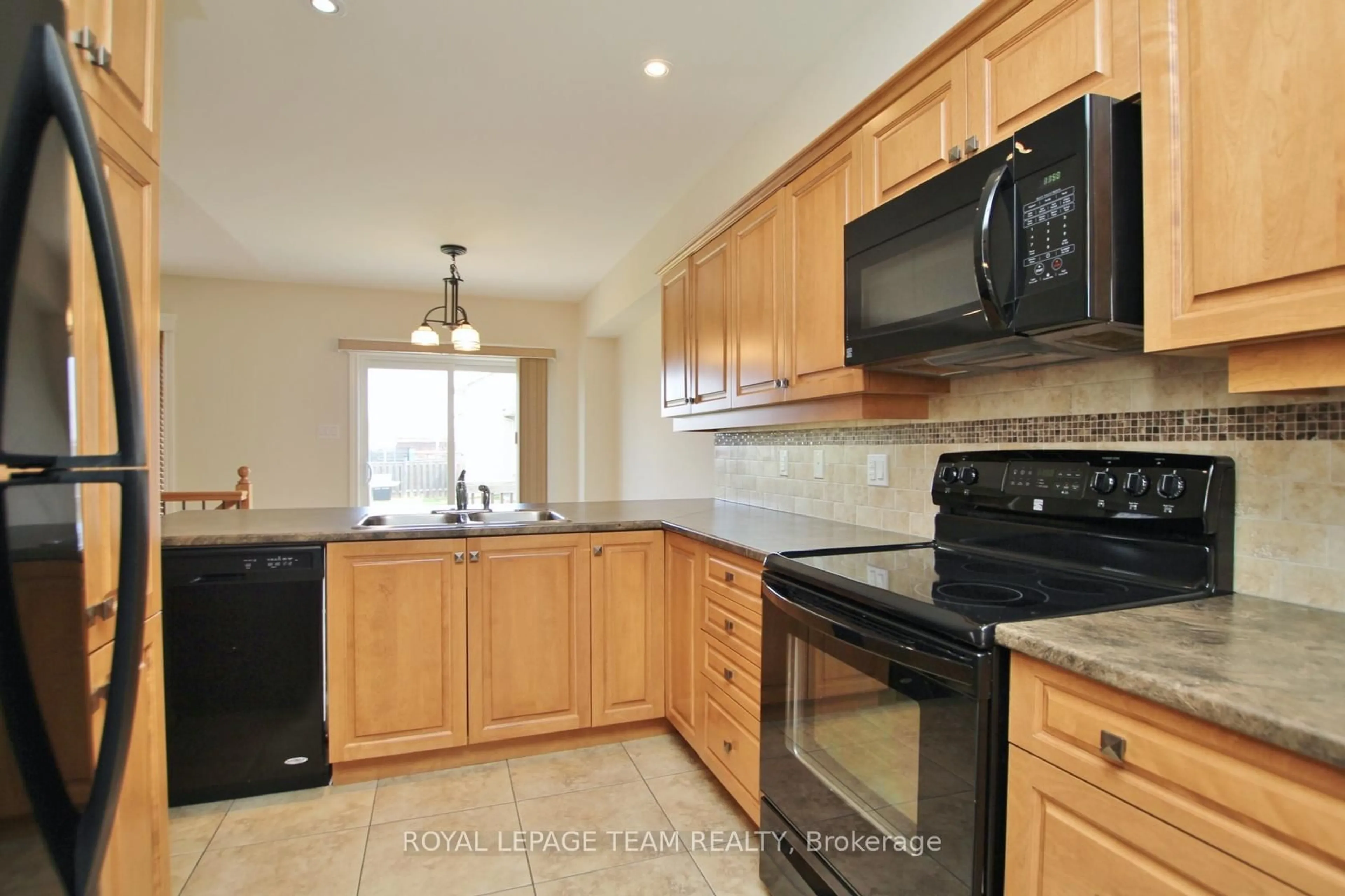 Standard kitchen, ceramic/tile floor for 1032 Marconi Ave, Kanata Ontario K2W 0C8