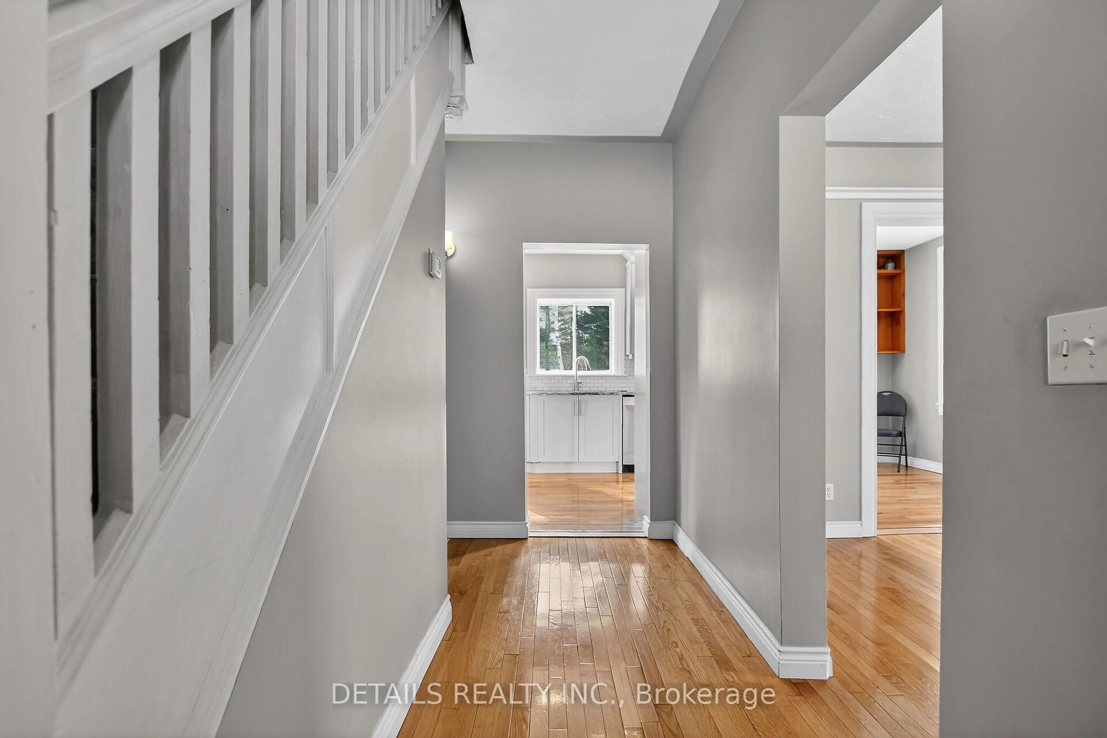 Indoor entryway for 5554 Osgoode Main St, Osgoode Ontario K0A 2W0