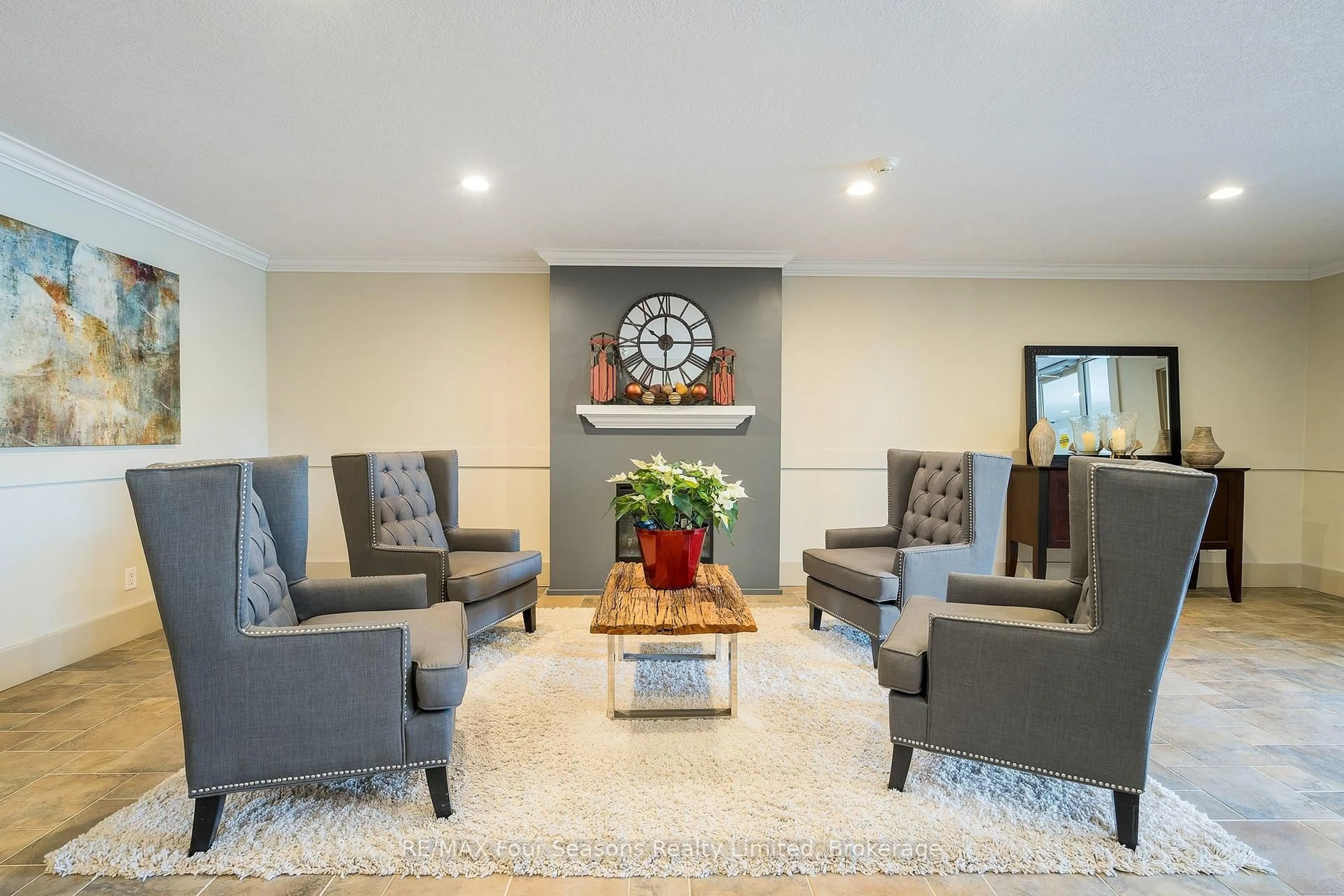 Lobby for 27 Beaver St #305, Blue Mountains Ontario N0H 1J0