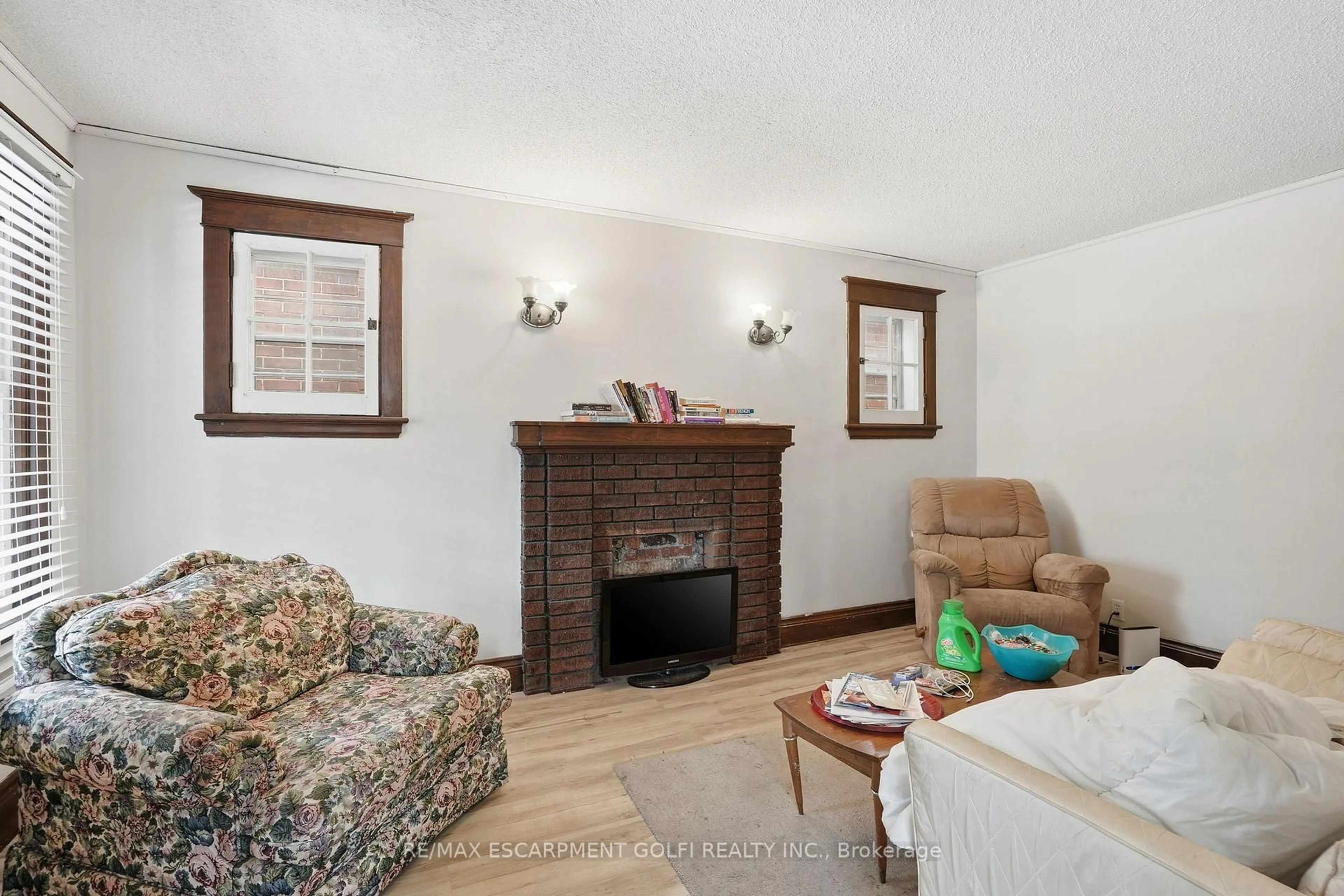 Living room with furniture, unknown for 67 Sterling St, Hamilton Ontario L8S 4H9