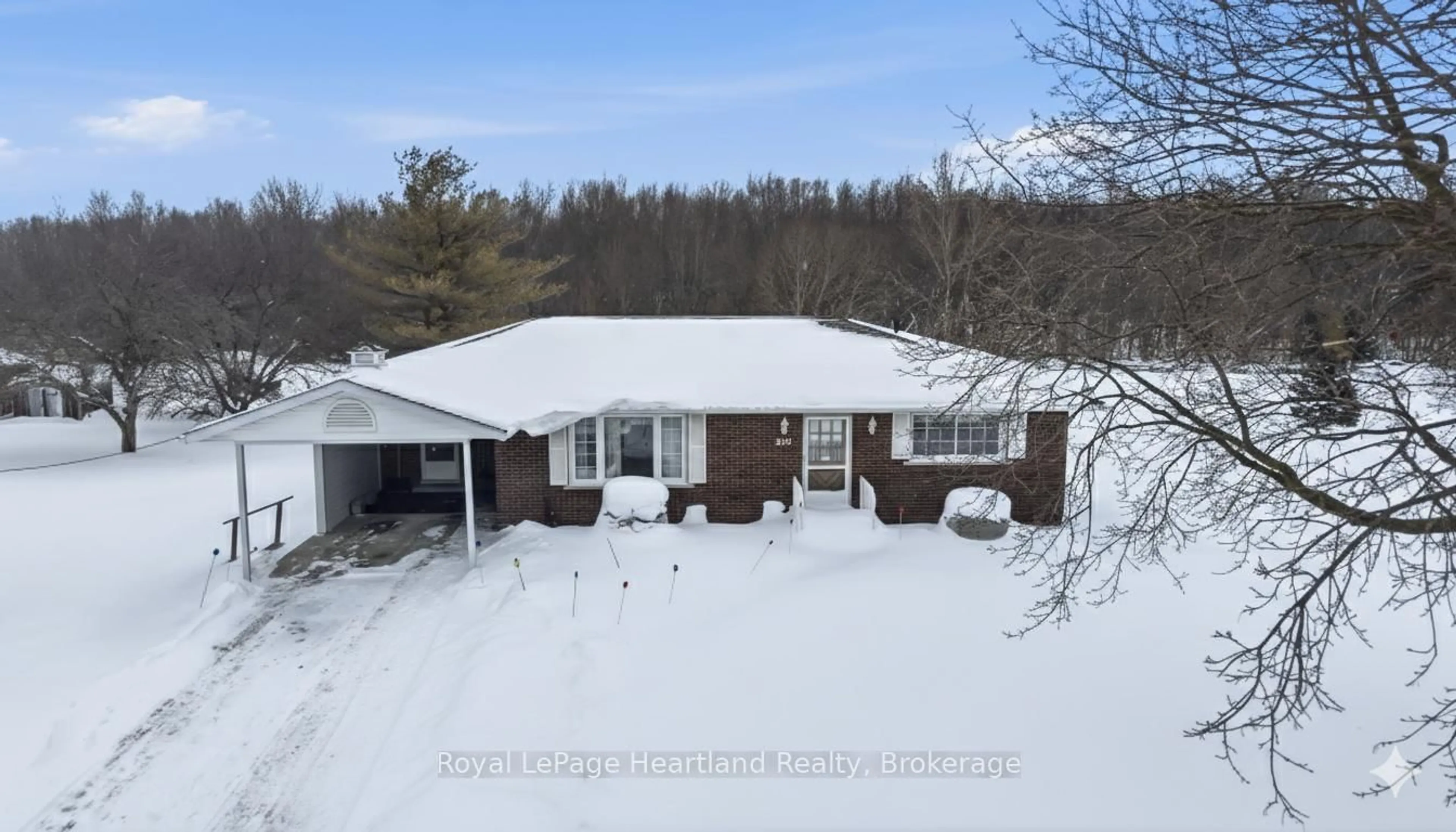 A pic from outside/outdoor area/front of a property/back of a property/a pic from drone, unknown for 257 King St, Minto Ontario N0G 1Z0